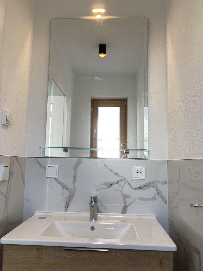 Prenájom domu 177 m², pozemok 548 m², Biberbach, Bavorsko Prenájom domu 177 m², pozemok 548 m², Biberbach, Bavorsko