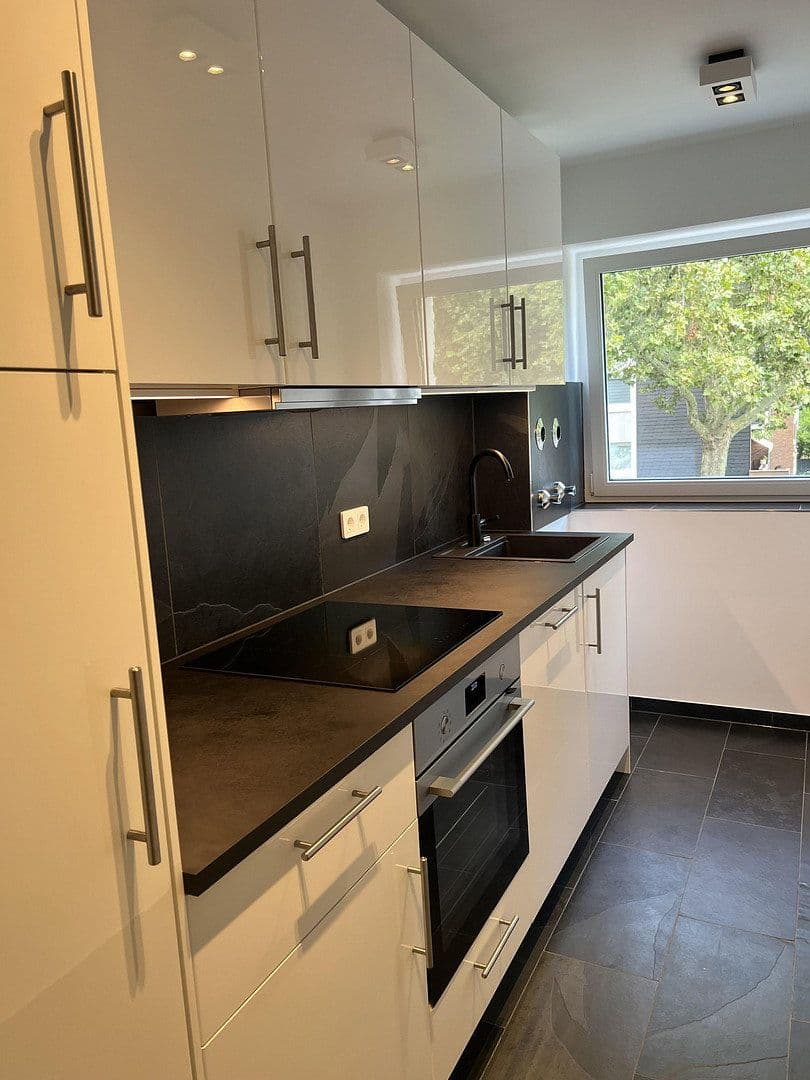 Prenájom bytu 2-izbový 55 m², Düsseldorf, Severné Porýnie - Westfálsko Prenájom bytu 2-izbový 55 m², Düsseldorf, Severné Porýnie - Westfálsko