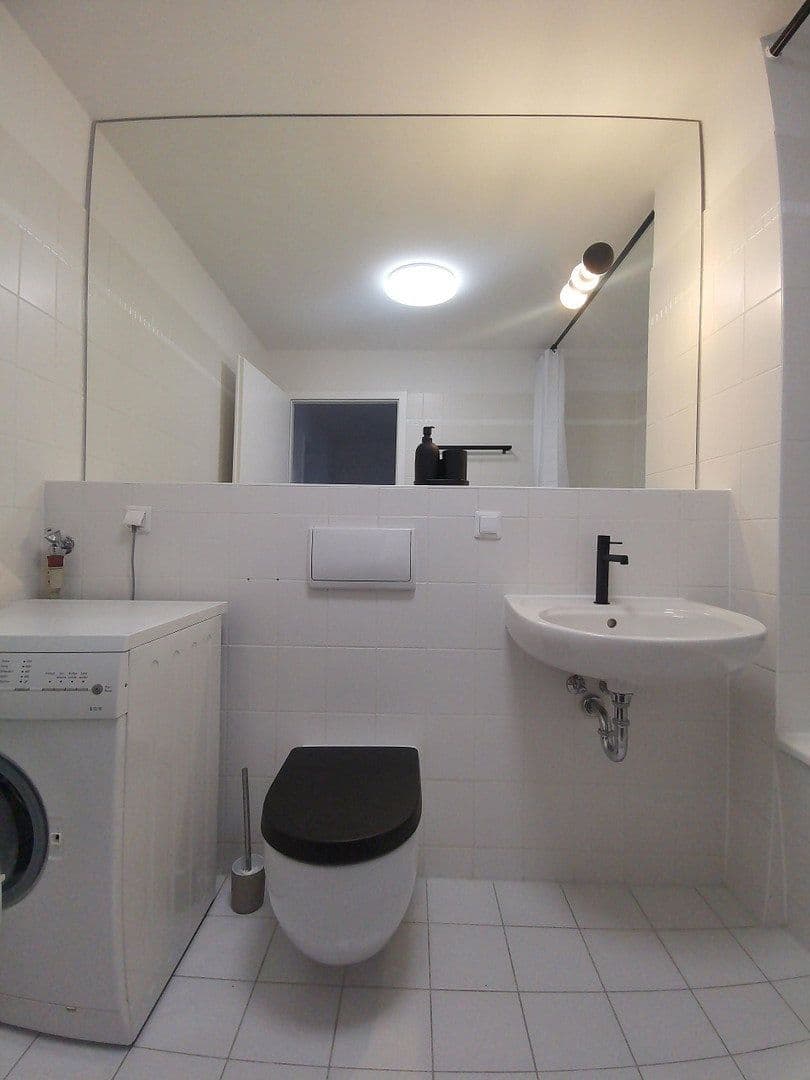 Prenájom bytu 3-izbový 74 m², Hoffmannstr. 1A, Berlin, Berlín Prenájom bytu 3-izbový 74 m², Hoffmannstr. 1A, Berlin, Berlín