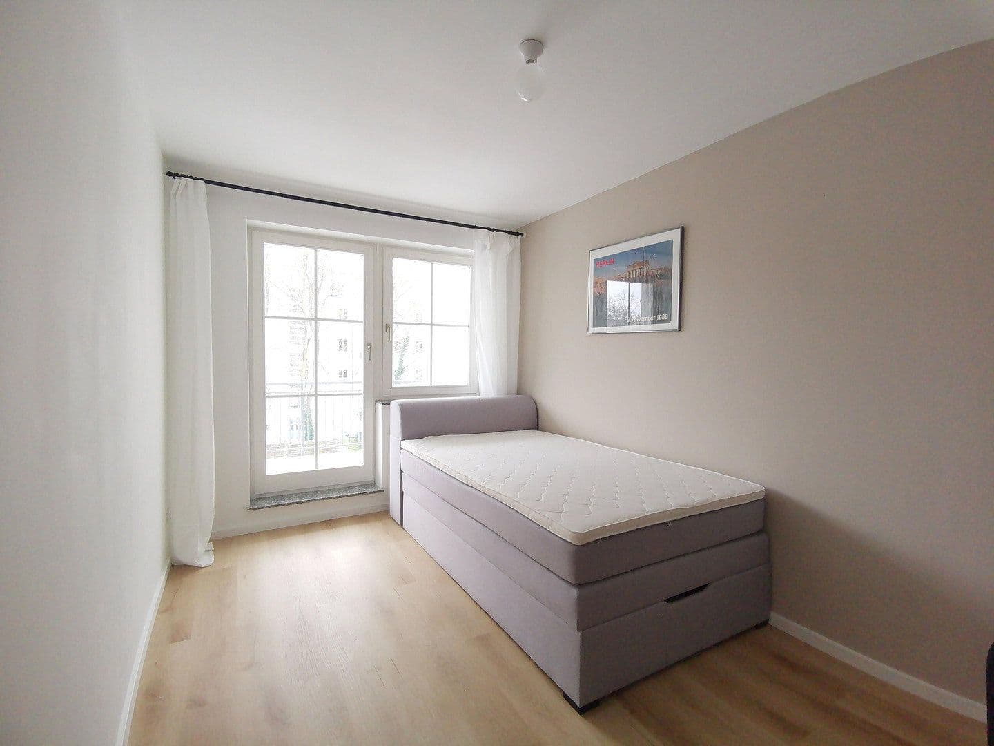 Prenájom bytu 3-izbový 74 m², Hoffmannstr. 1A, Berlin, Berlín Prenájom bytu 3-izbový 74 m², Hoffmannstr. 1A, Berlin, Berlín