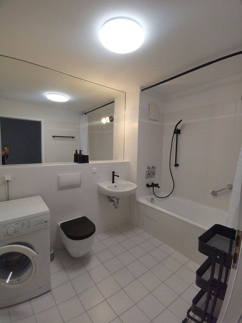 Prenájom bytu 3-izbový 74 m², Hoffmannstr. 1A, Berlin, Berlín Prenájom bytu 3-izbový 74 m², Hoffmannstr. 1A, Berlin, Berlín