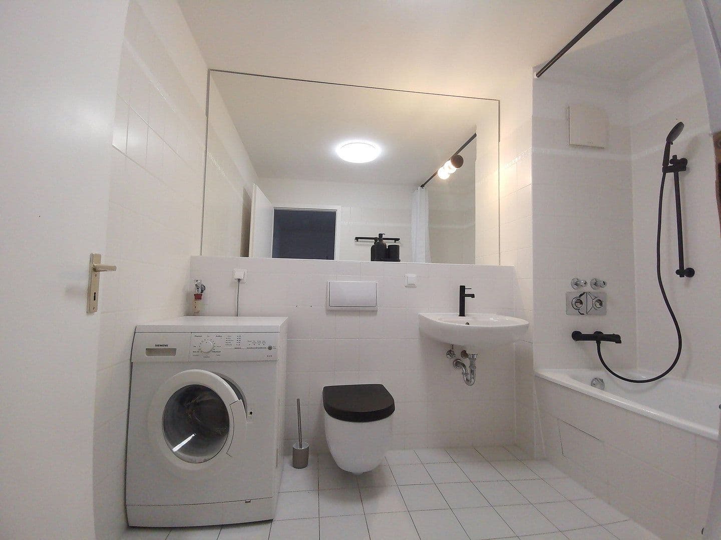 Prenájom bytu 3-izbový 74 m², Hoffmannstr. 1A, Berlin, Berlín Prenájom bytu 3-izbový 74 m², Hoffmannstr. 1A, Berlin, Berlín