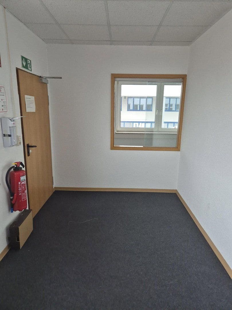 Prenájom kancelárie 187 m², Rudolf Diesel Str. 5, Schwetzingen, Bádensko-Wurttembersko Prenájom kancelárie 187 m², Rudolf Diesel Str. 5, Schwetzingen, Bádensko-Wurttembersko