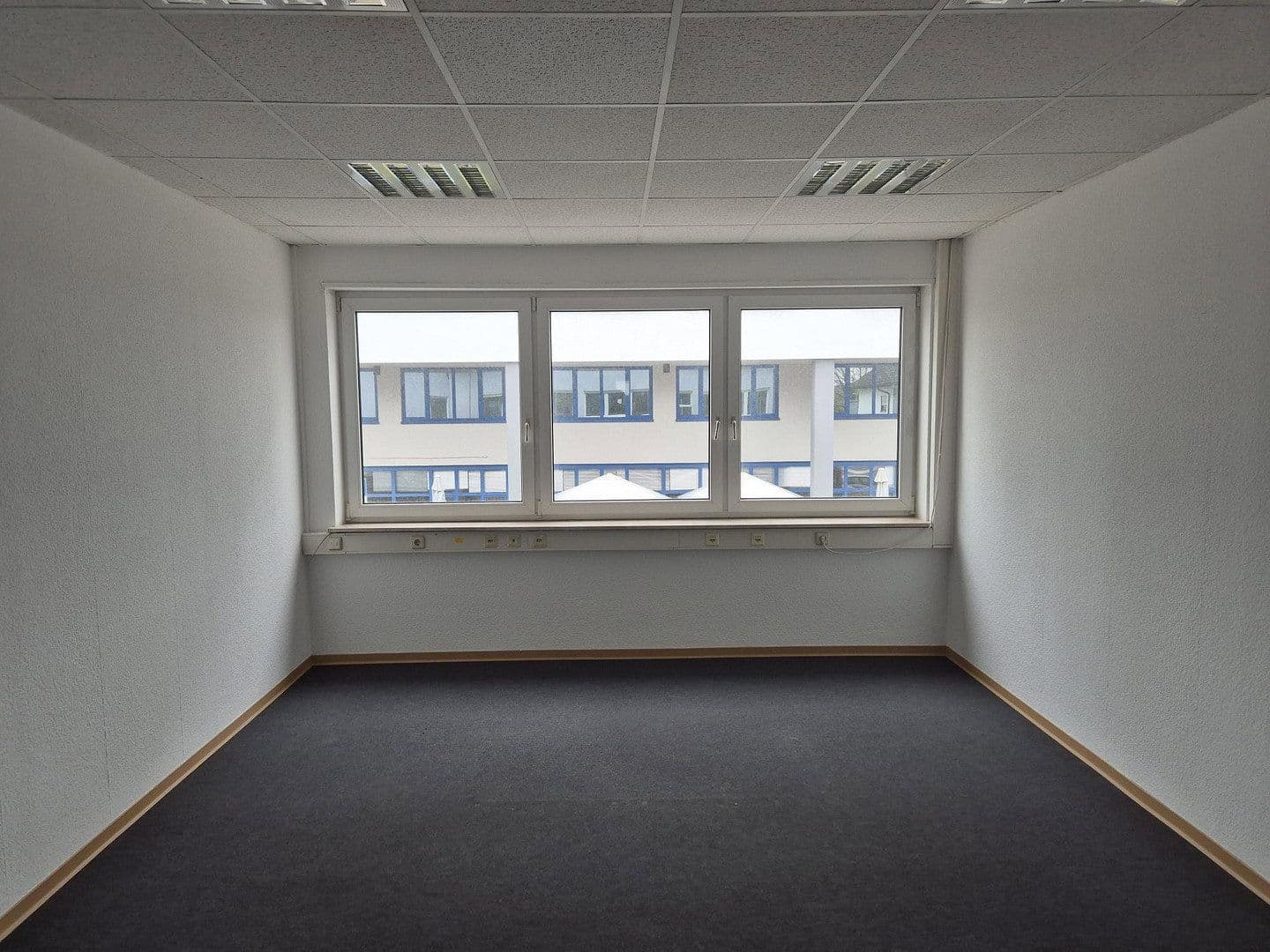 Prenájom kancelárie 187 m², Rudolf Diesel Str. 5, Schwetzingen, Bádensko-Wurttembersko Prenájom kancelárie 187 m², Rudolf Diesel Str. 5, Schwetzingen, Bádensko-Wurttembersko