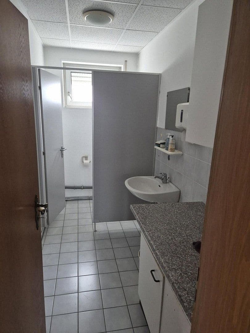 Prenájom kancelárie 187 m², Rudolf Diesel Str. 5, Schwetzingen, Bádensko-Wurttembersko Prenájom kancelárie 187 m², Rudolf Diesel Str. 5, Schwetzingen, Bádensko-Wurttembersko