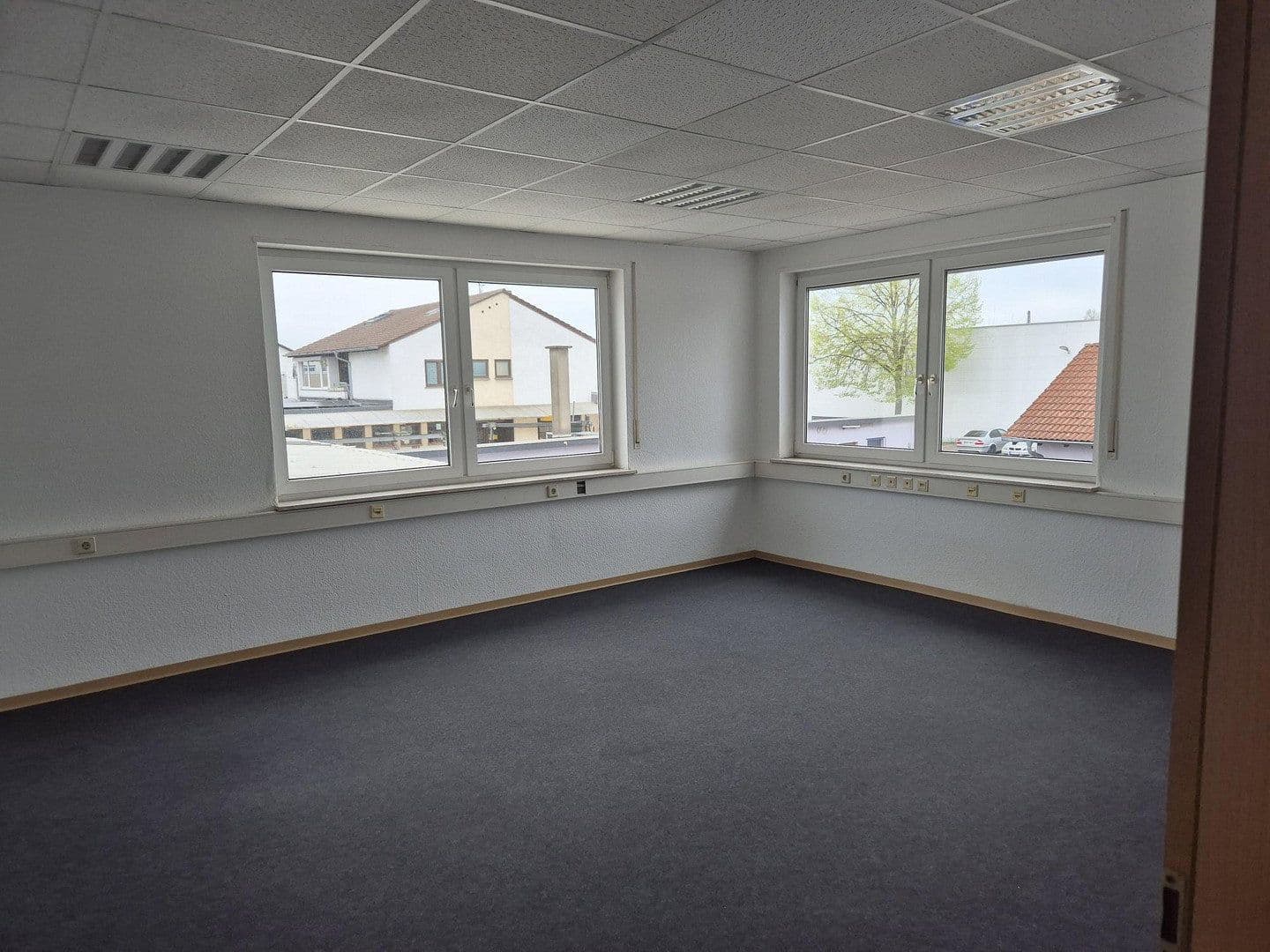 Prenájom kancelárie 187 m², Rudolf Diesel Str. 5, Schwetzingen, Bádensko-Wurttembersko Prenájom kancelárie 187 m², Rudolf Diesel Str. 5, Schwetzingen, Bádensko-Wurttembersko