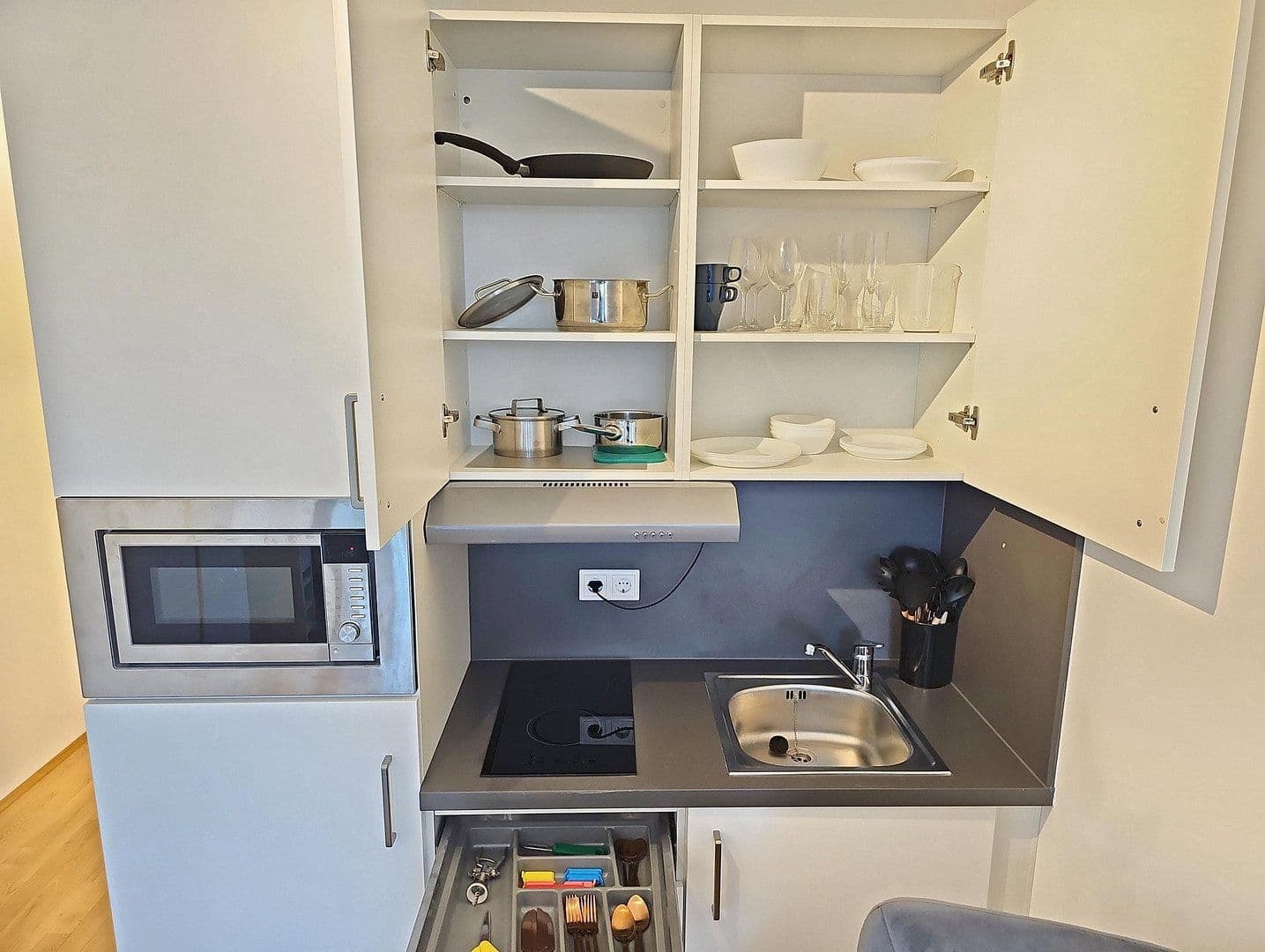 Prenájom bytu 1-izbový 29 m², Rudower Chaussee 32, Berlin, Berlín Prenájom bytu 1-izbový 29 m², Rudower Chaussee 32, Berlin, Berlín