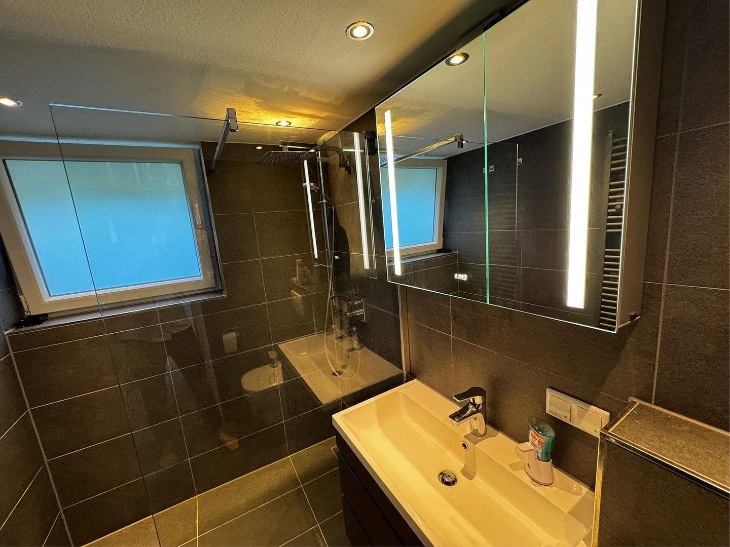 Predaj domu 320 m², pozemok 987 m², Springe, Dolné Sasko Predaj domu 320 m², pozemok 987 m², Springe, Dolné Sasko