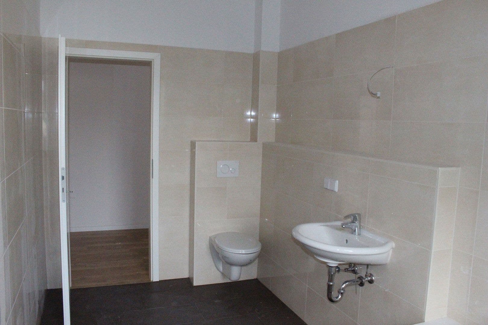 Prenájom bytu 4-izbový 117 m², Lessingstraße 57, Magdeburg, Sasko-Anhaltsko Prenájom bytu 4-izbový 117 m², Lessingstraße 57, Magdeburg, Sasko-Anhaltsko