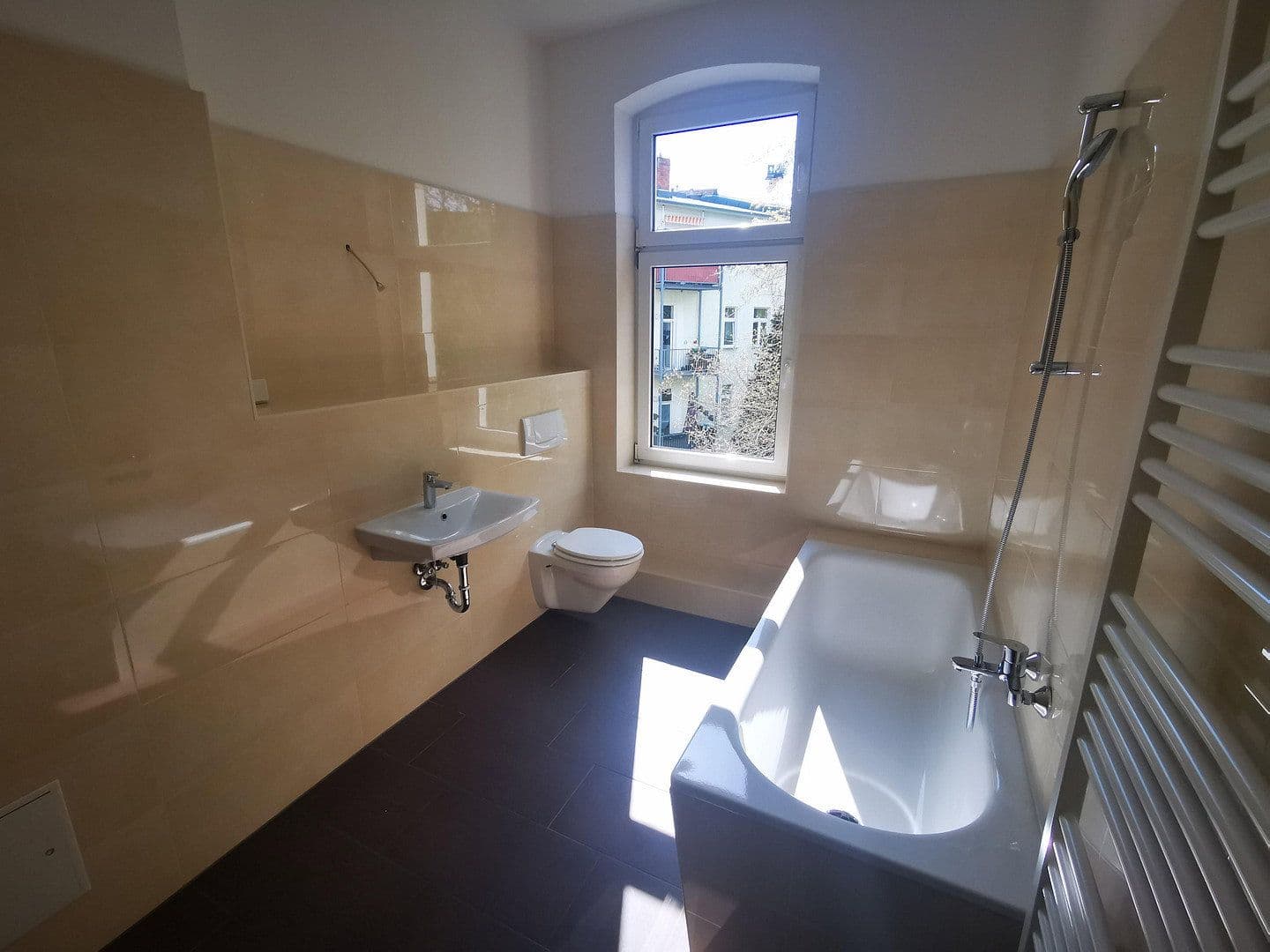 Prenájom bytu 4-izbový 105 m², Lessingstraße 57, Magdeburg, Sasko-Anhaltsko Prenájom bytu 4-izbový 105 m², Lessingstraße 57, Magdeburg, Sasko-Anhaltsko