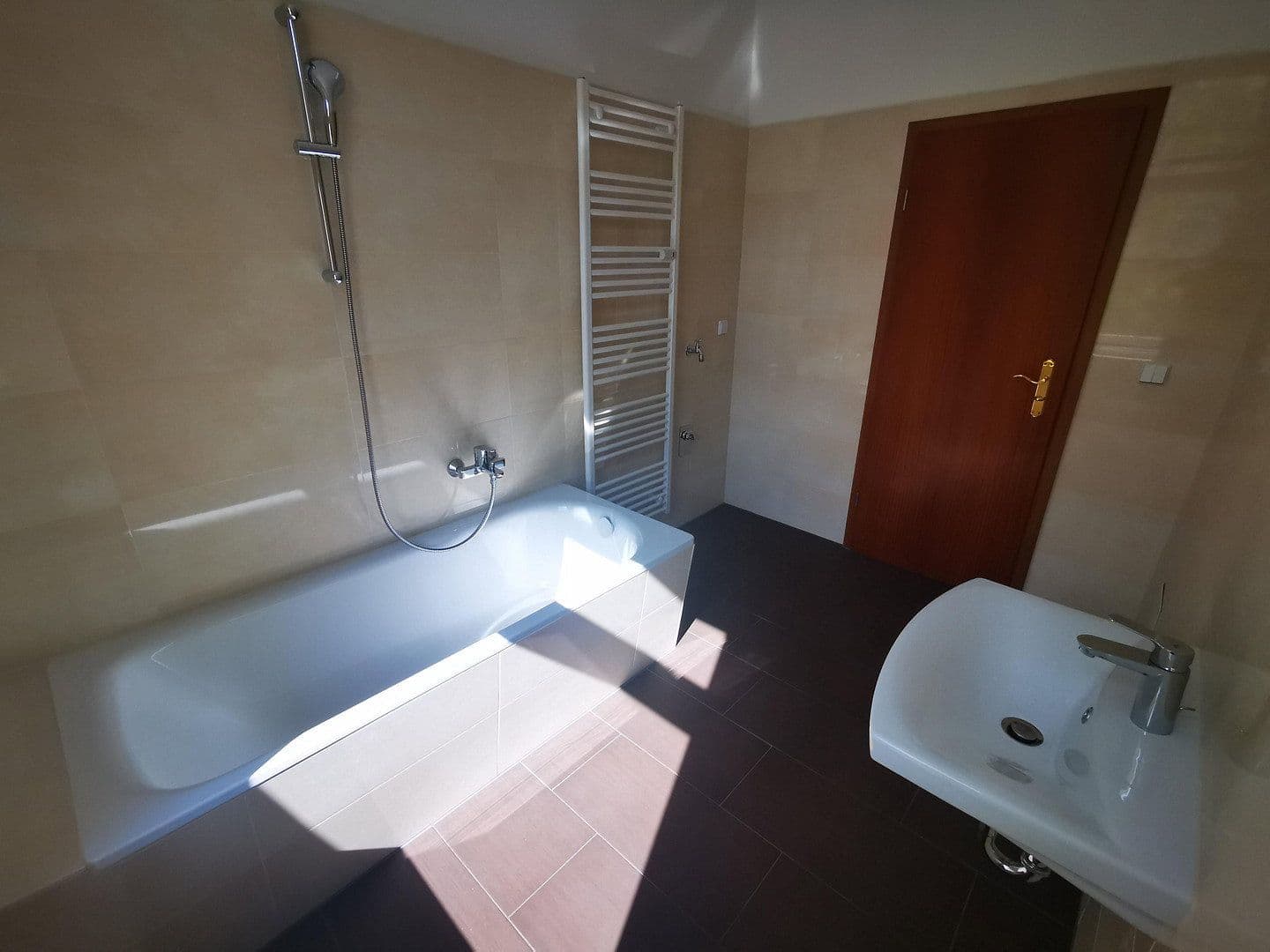 Prenájom bytu 4-izbový 105 m², Lessingstraße 57, Magdeburg, Sasko-Anhaltsko Prenájom bytu 4-izbový 105 m², Lessingstraße 57, Magdeburg, Sasko-Anhaltsko