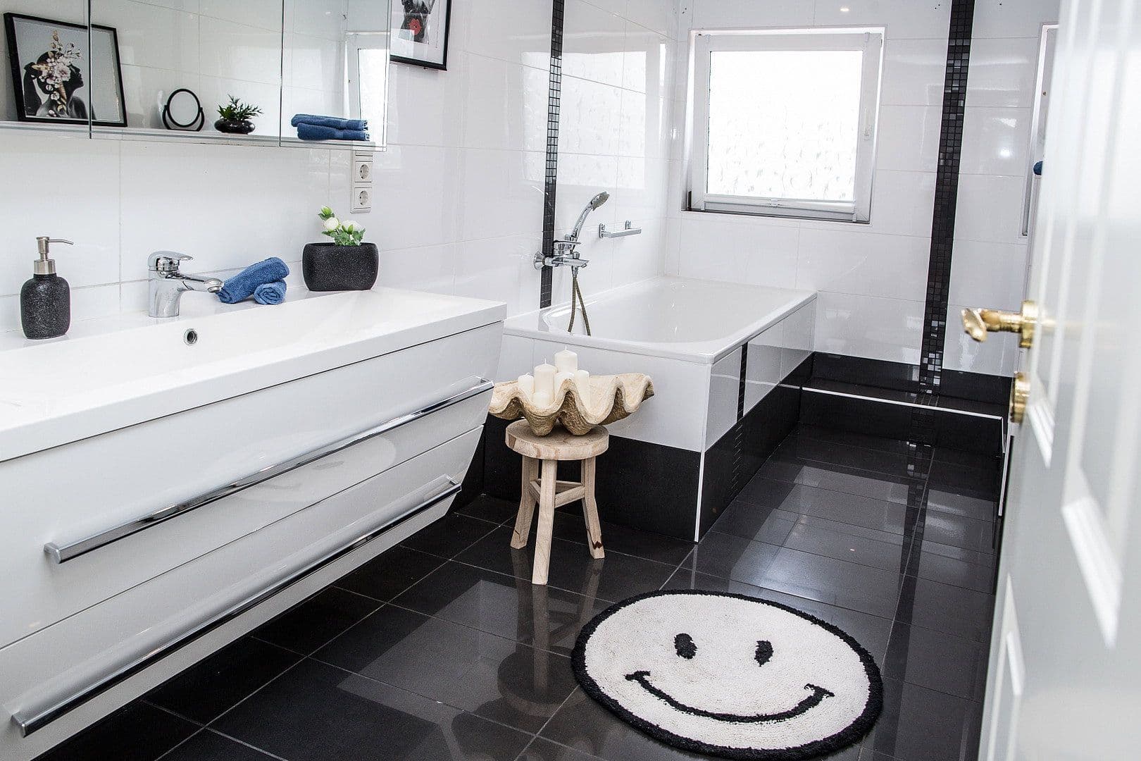 Prenájom bytu 4-izbový 120 m², Am Rosenberg 18, Vallendar, Porýnie-Falcko Prenájom bytu 4-izbový 120 m², Am Rosenberg 18, Vallendar, Porýnie-Falcko