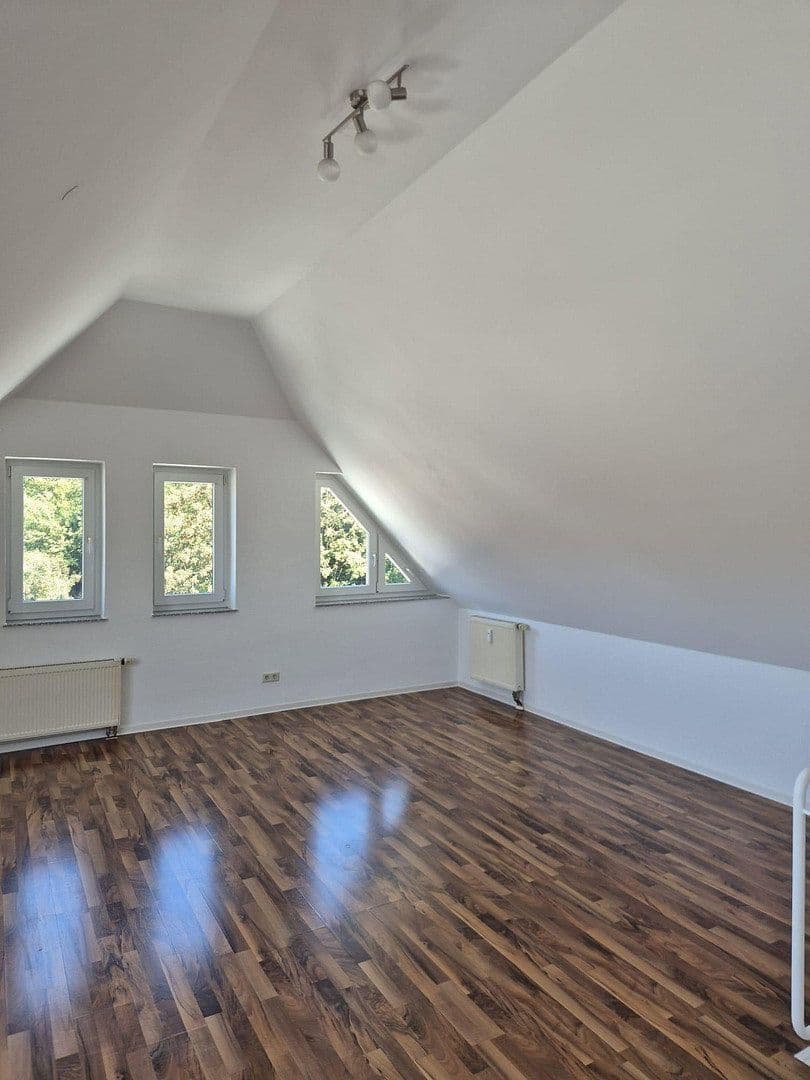 Prenájom bytu 3-izbový 91 m², Hügelstr. 123, Wuppertal, Severné Porýnie - Westfálsko Prenájom bytu 3-izbový 91 m², Hügelstr. 123, Wuppertal, Severné Porýnie - Westfálsko