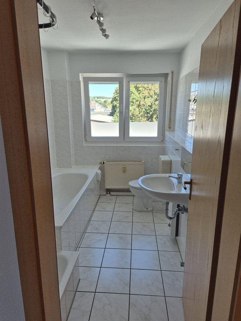 Prenájom bytu 3-izbový 91 m², Hügelstr. 123, Wuppertal, Severné Porýnie - Westfálsko Prenájom bytu 3-izbový 91 m², Hügelstr. 123, Wuppertal, Severné Porýnie - Westfálsko