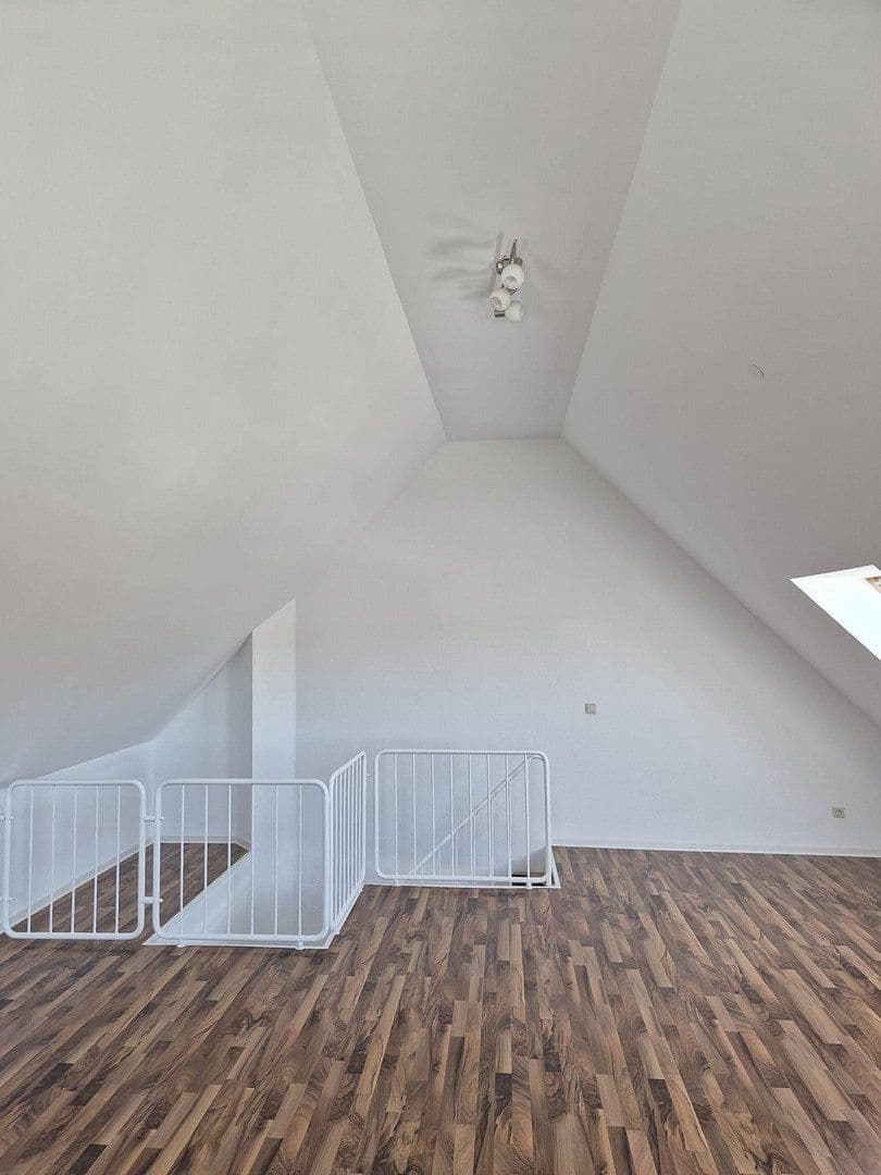 Prenájom bytu 3-izbový 91 m², Hügelstr. 123, Wuppertal, Severné Porýnie - Westfálsko Prenájom bytu 3-izbový 91 m², Hügelstr. 123, Wuppertal, Severné Porýnie - Westfálsko