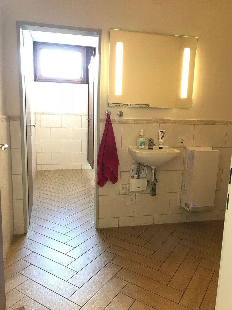 Prenájom kancelárie 24 m², Kisdorferweg 15b, Kaltenkirchen, Šlezvicko-Holštajnsko Prenájom kancelárie 24 m², Kisdorferweg 15b, Kaltenkirchen, Šlezvicko-Holštajnsko