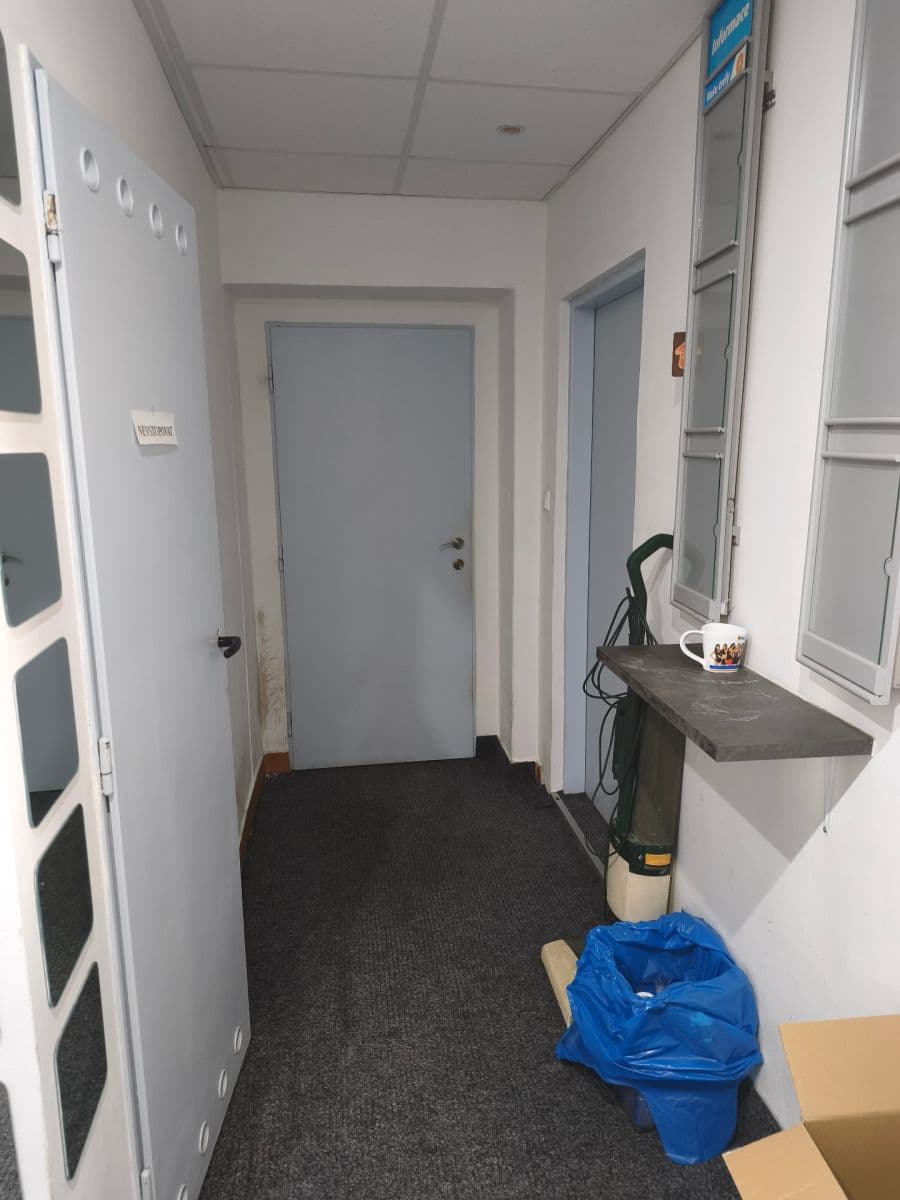 Prenájom kancelárie 22 m², U Školy, Nové Strašecí, Středočeský kraj Prenájom kancelárie 22 m², U Školy, Nové Strašecí, Středočeský kraj