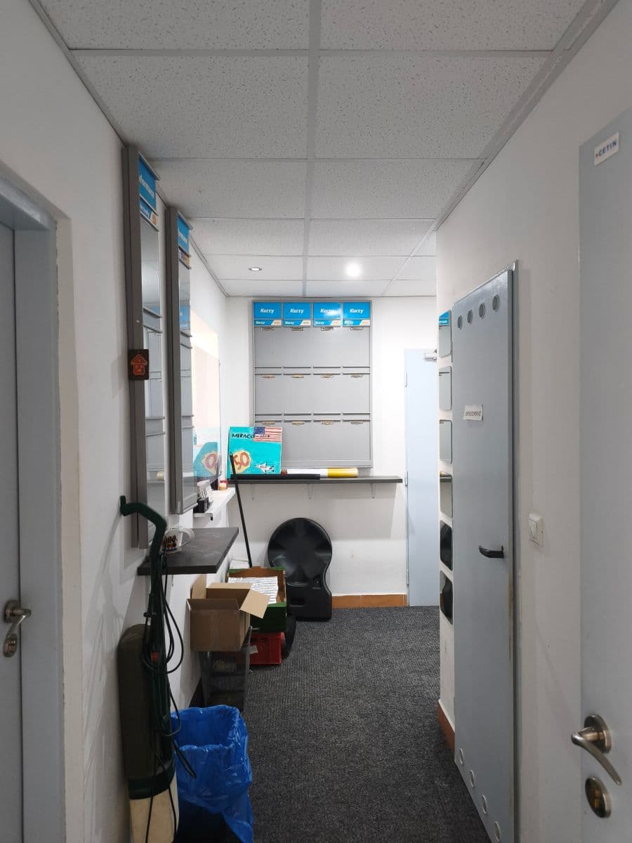 Prenájom kancelárie 22 m², U Školy, Nové Strašecí, Středočeský kraj Prenájom kancelárie 22 m², U Školy, Nové Strašecí, Středočeský kraj