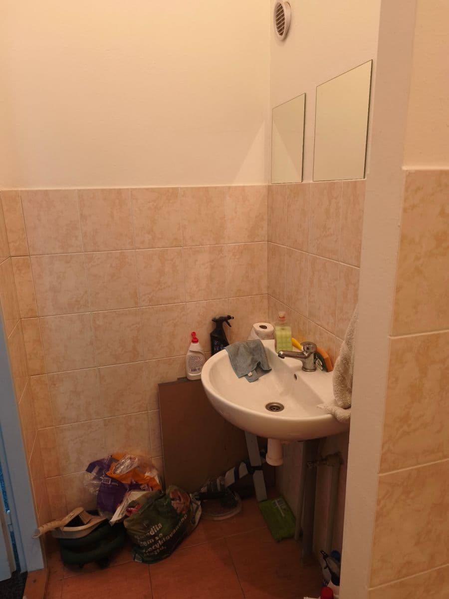 Prenájom kancelárie 22 m², U Školy, Nové Strašecí, Středočeský kraj Prenájom kancelárie 22 m², U Školy, Nové Strašecí, Středočeský kraj