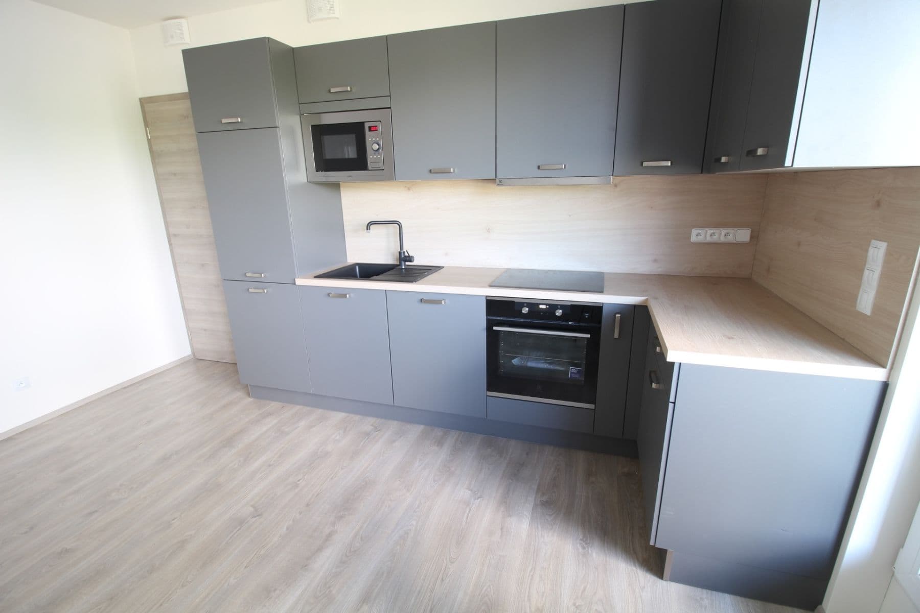 Prenájom bytu 2-izbový 50 m², Hornoměcholupská, Praha, Praha Prenájom bytu 2-izbový 50 m², Hornoměcholupská, Praha, Praha