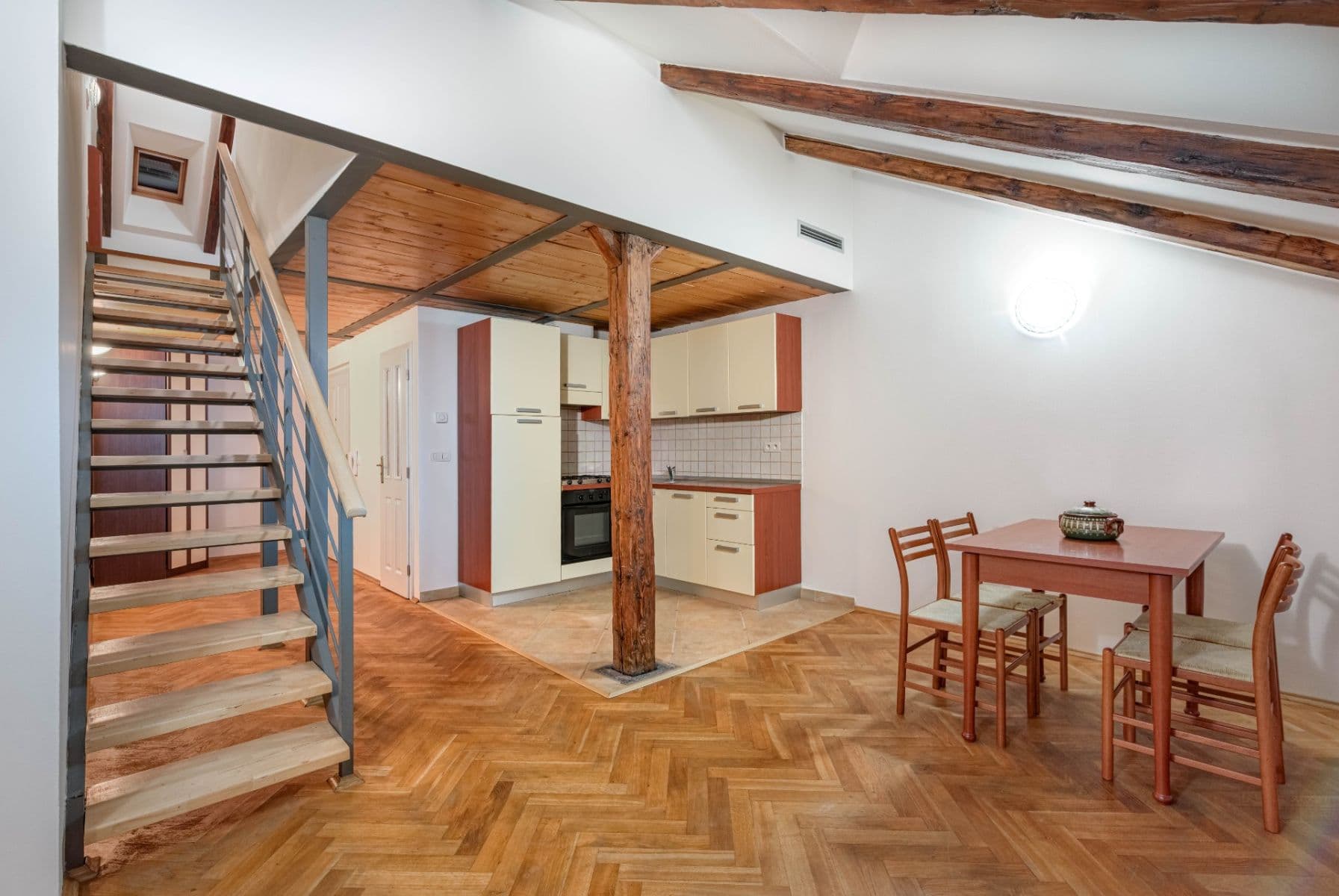 Predaj bytu 2-izbový 62 m², Plzeňská, Praha, Praha Predaj bytu 2-izbový 62 m², Plzeňská, Praha, Praha