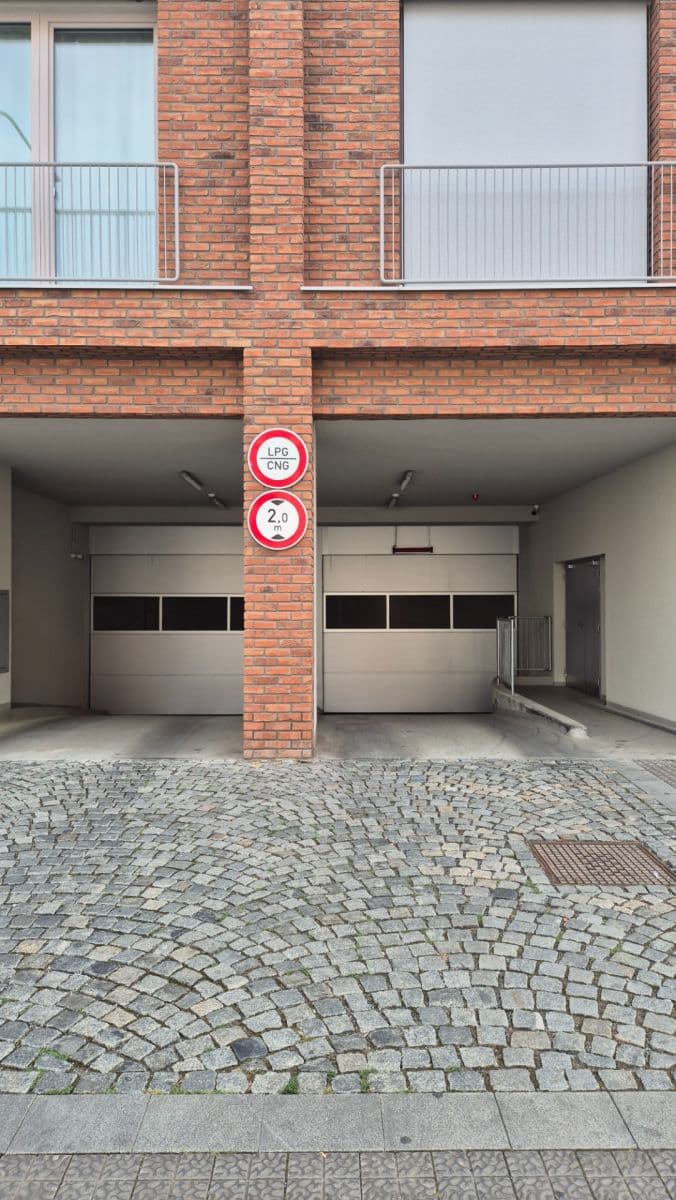 Prenájom garáže 15 m², Křižíkova, Praha, Praha Prenájom garáže 15 m², Křižíkova, Praha, Praha