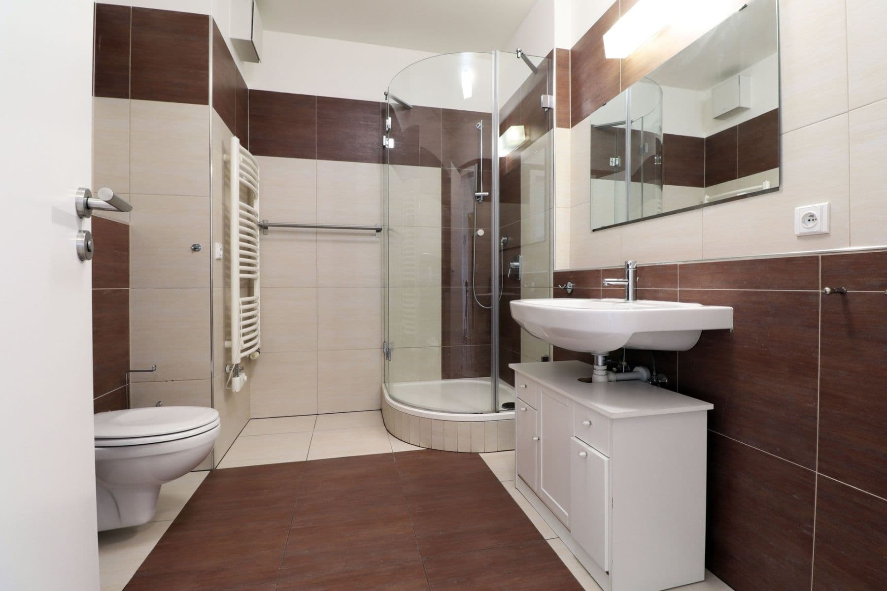 Prenájom bytu 2-izbový 68 m², Edisonova, Praha, Praha Prenájom bytu 2-izbový 68 m², Edisonova, Praha, Praha