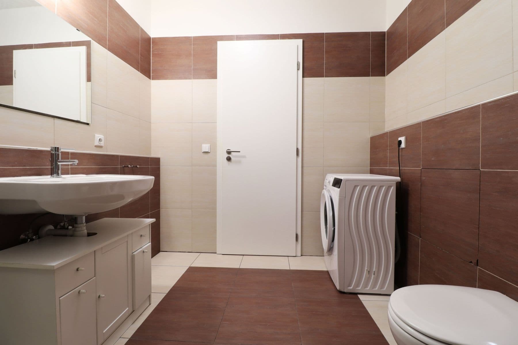 Prenájom bytu 2-izbový 68 m², Edisonova, Praha, Praha Prenájom bytu 2-izbový 68 m², Edisonova, Praha, Praha