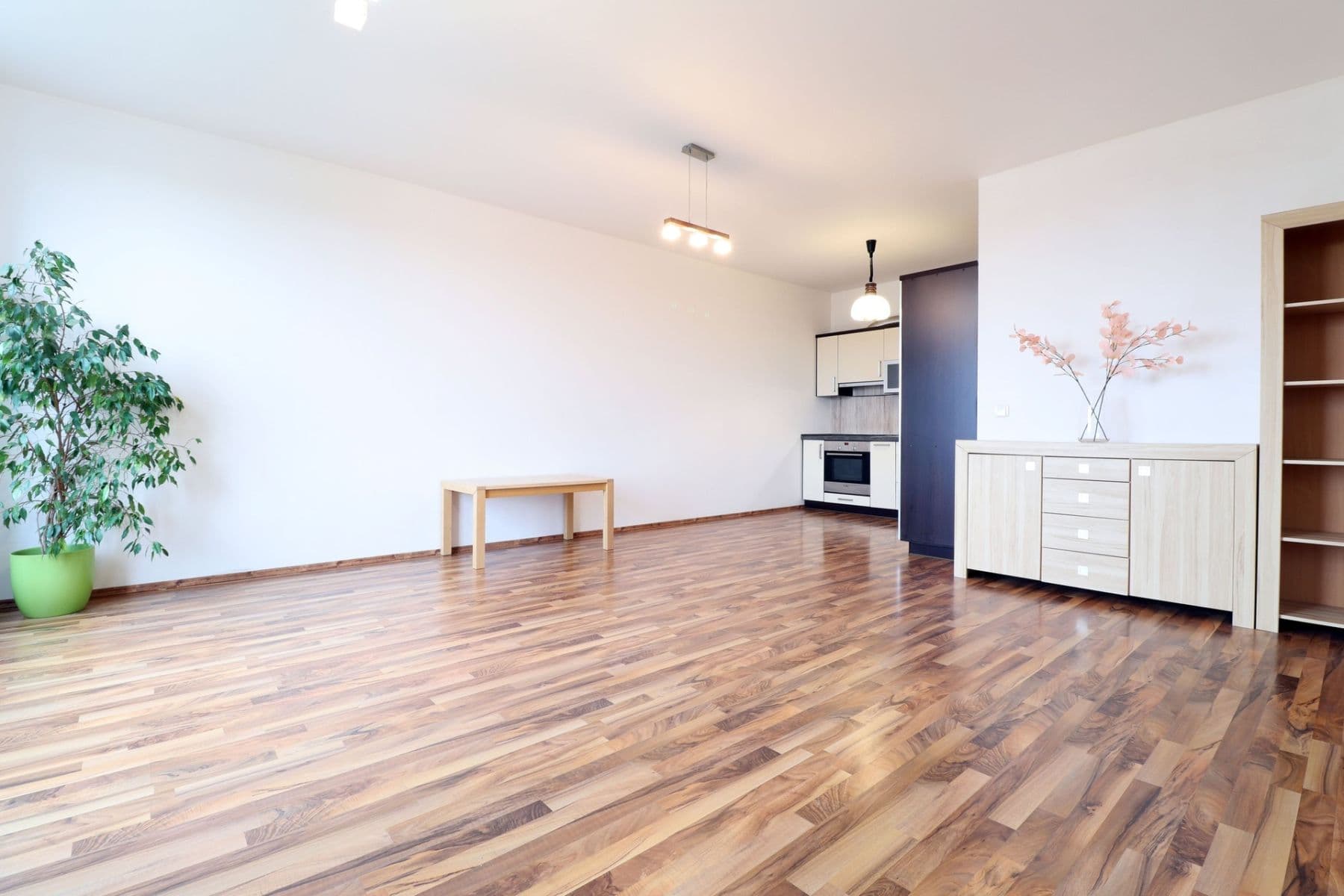 Prenájom bytu 2-izbový 68 m², Edisonova, Praha, Praha Prenájom bytu 2-izbový 68 m², Edisonova, Praha, Praha