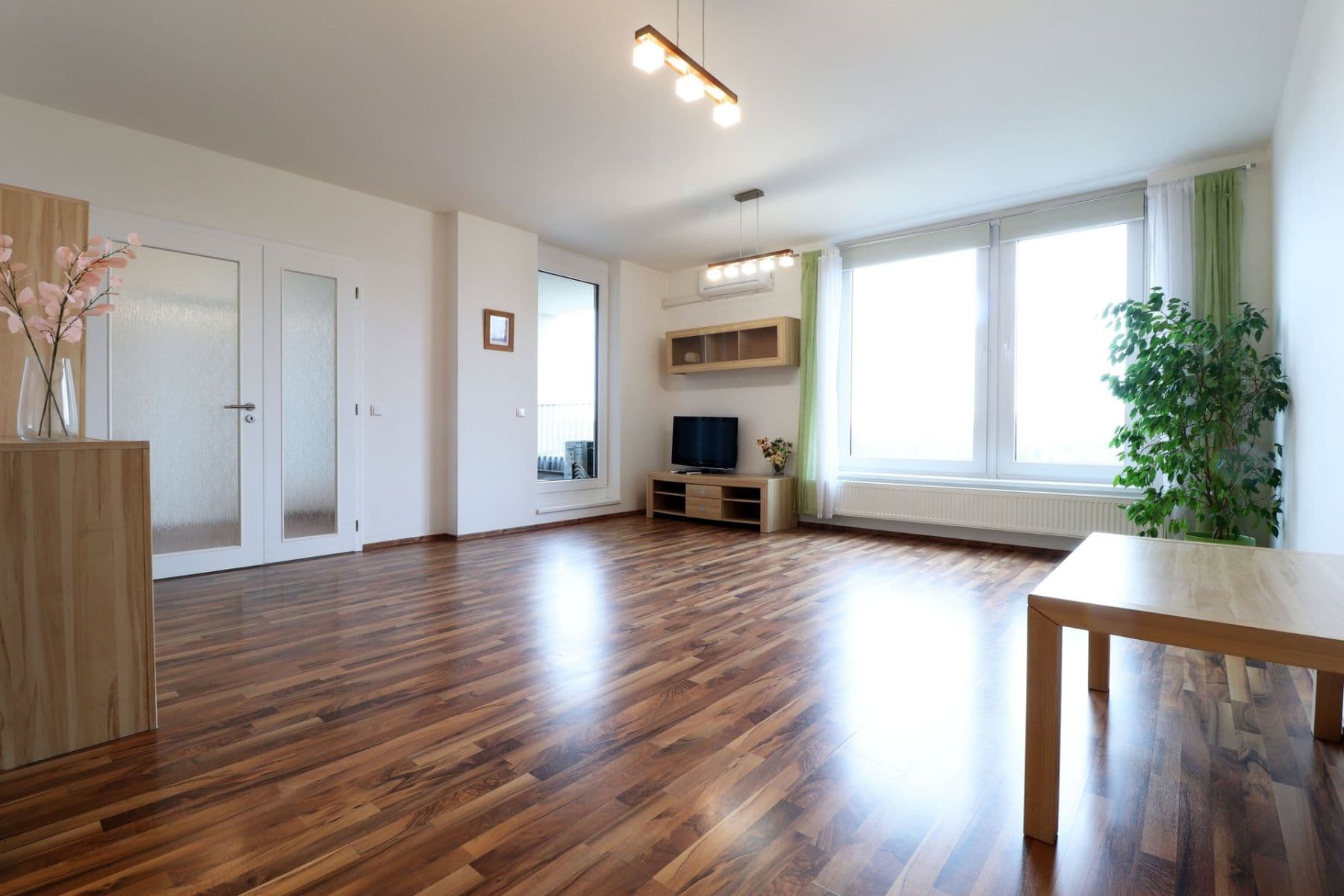 Prenájom bytu 2-izbový 68 m², Edisonova, Praha, Praha Prenájom bytu 2-izbový 68 m², Edisonova, Praha, Praha
