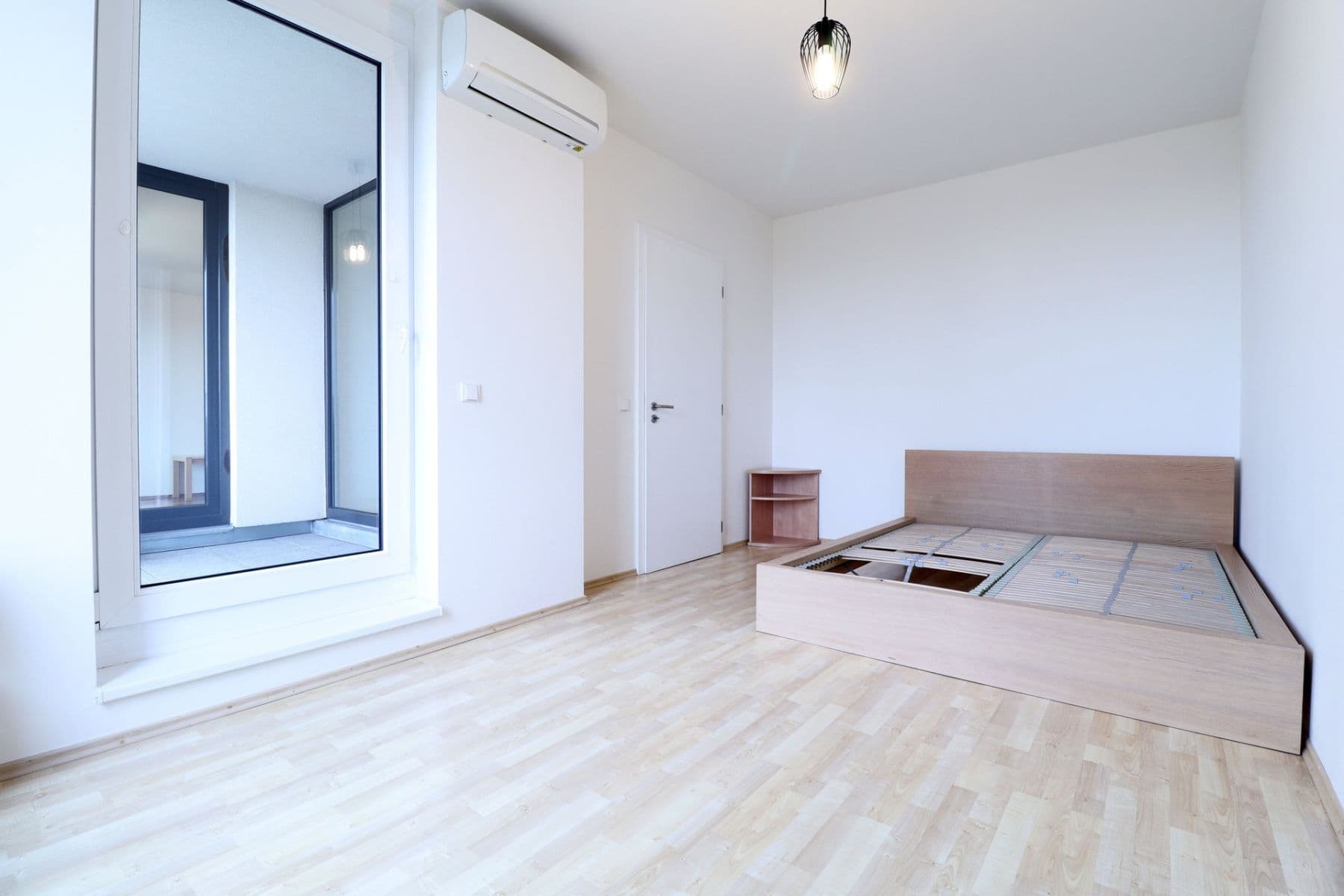 Prenájom bytu 2-izbový 68 m², Edisonova, Praha, Praha Prenájom bytu 2-izbový 68 m², Edisonova, Praha, Praha