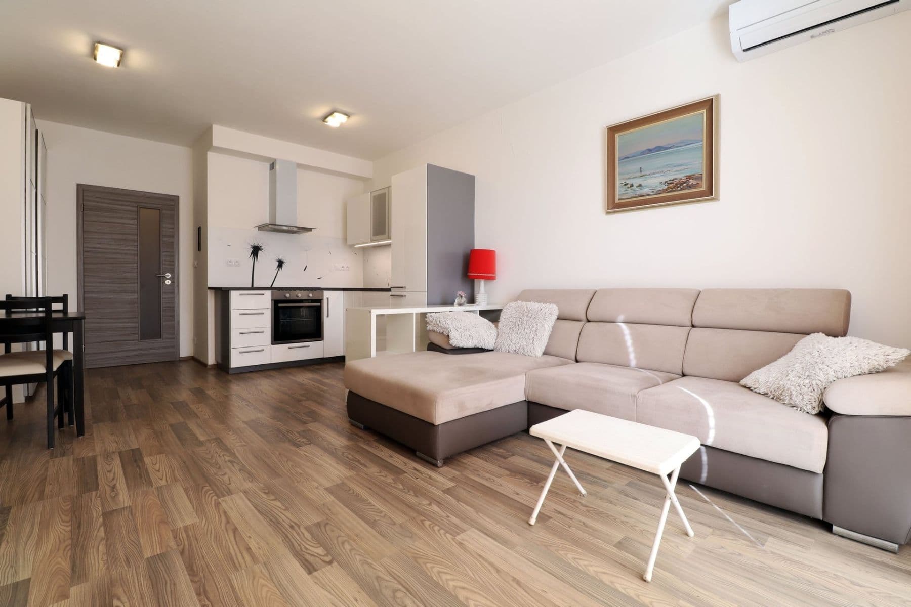 Prenájom bytu 1-izbový 35 m², Hlučkova, Praha, Praha Prenájom bytu 1-izbový 35 m², Hlučkova, Praha, Praha