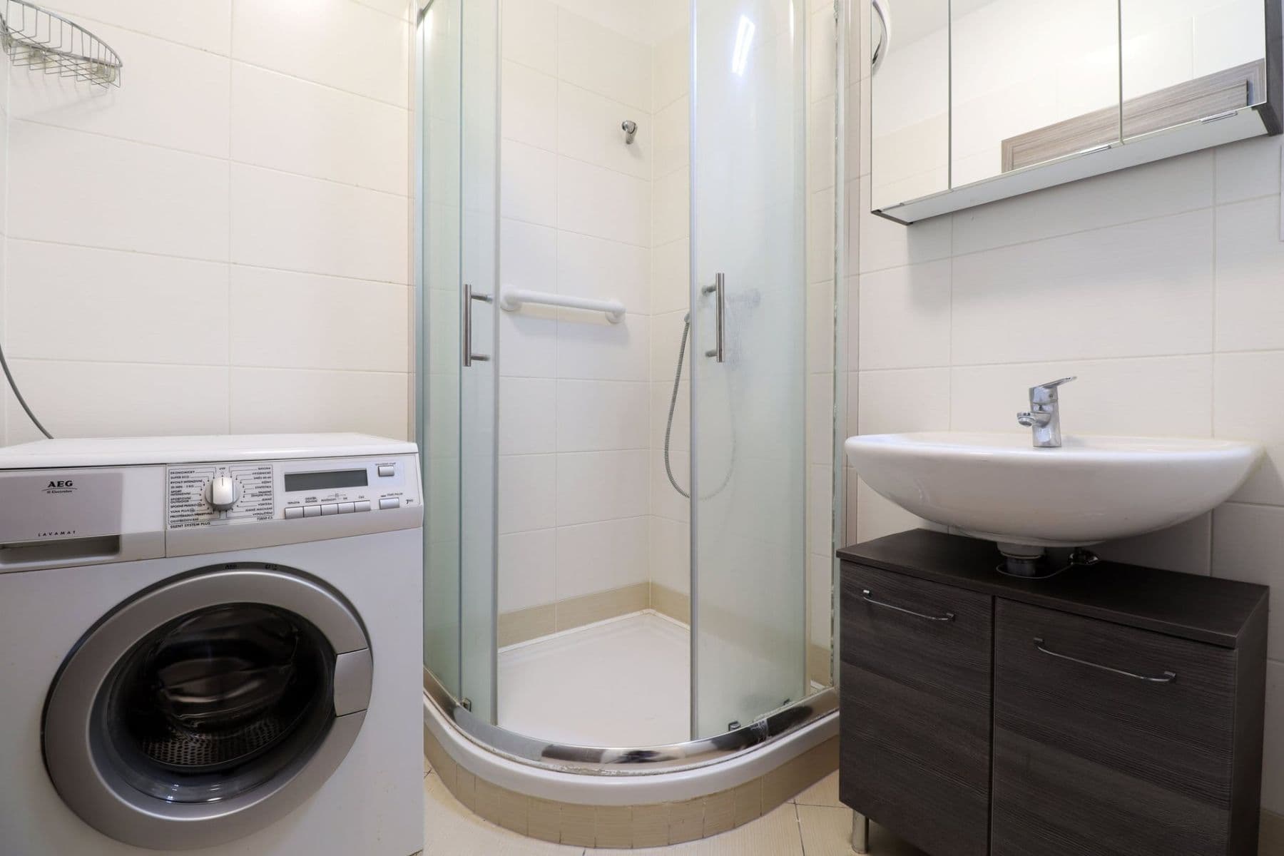 Prenájom bytu 1-izbový 35 m², Hlučkova, Praha, Praha Prenájom bytu 1-izbový 35 m², Hlučkova, Praha, Praha