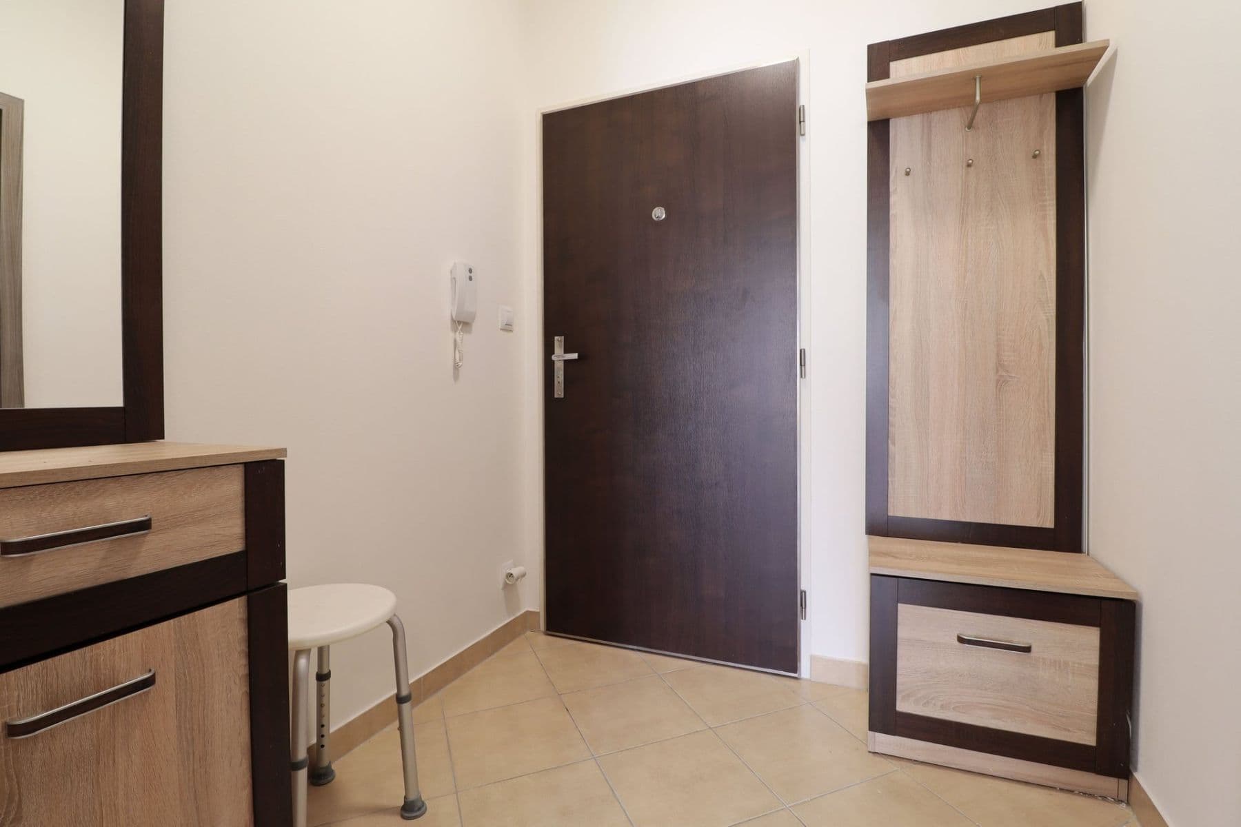 Prenájom bytu 1-izbový 35 m², Hlučkova, Praha, Praha Prenájom bytu 1-izbový 35 m², Hlučkova, Praha, Praha