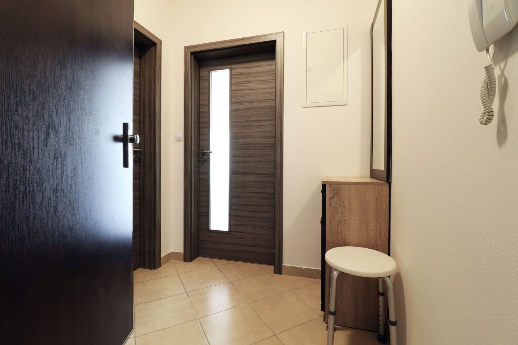 Prenájom bytu 1-izbový 35 m², Hlučkova, Praha, Praha Prenájom bytu 1-izbový 35 m², Hlučkova, Praha, Praha
