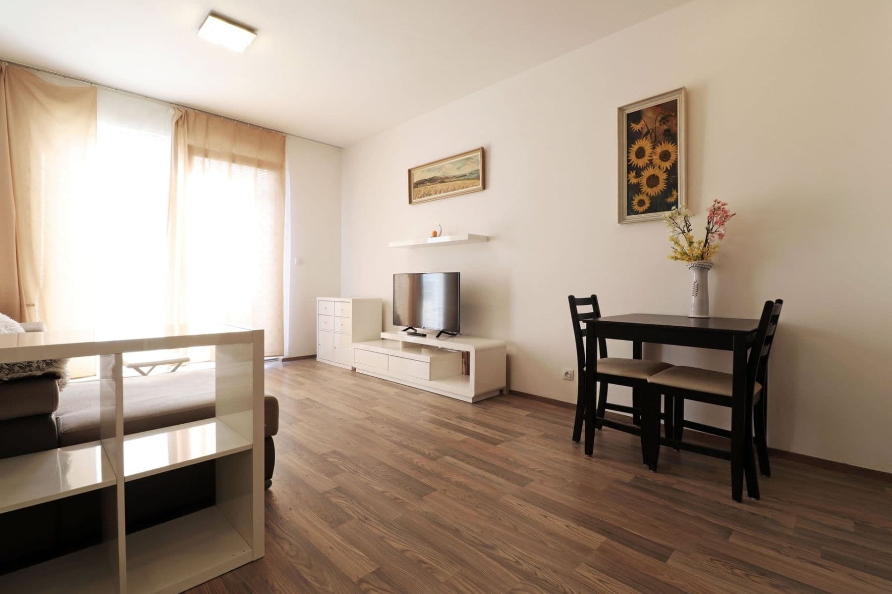 Prenájom bytu 1-izbový 35 m², Hlučkova, Praha, Praha Prenájom bytu 1-izbový 35 m², Hlučkova, Praha, Praha