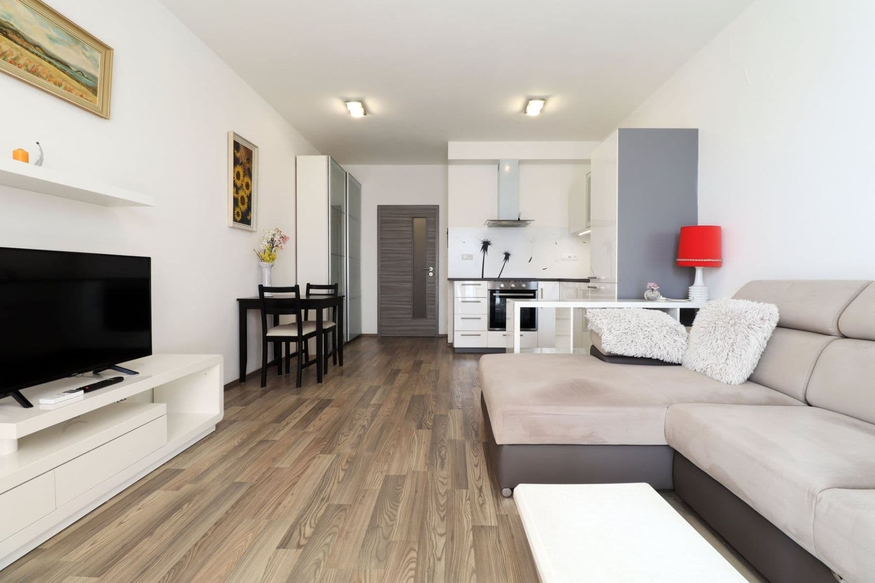 Prenájom bytu 1-izbový 35 m², Hlučkova, Praha, Praha Prenájom bytu 1-izbový 35 m², Hlučkova, Praha, Praha