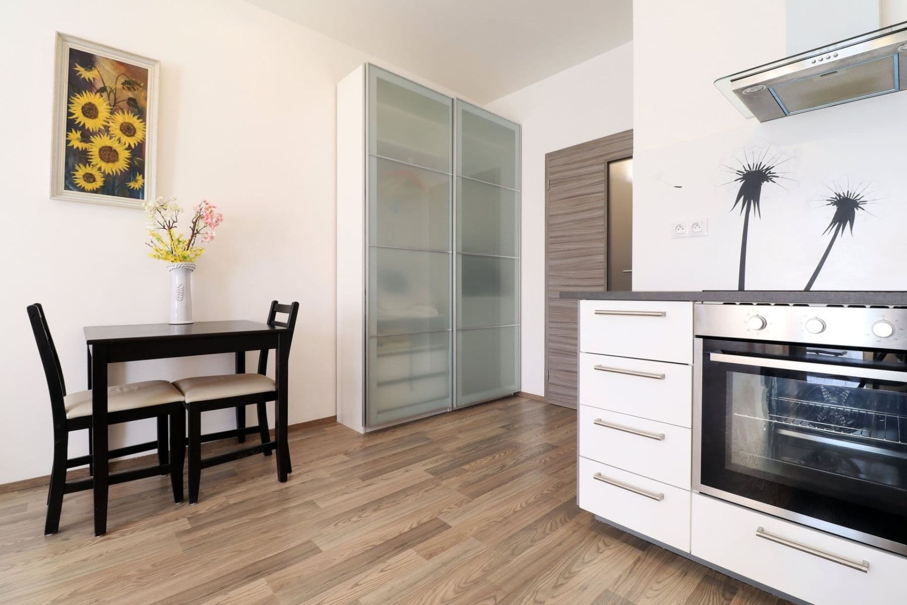 Prenájom bytu 1-izbový 35 m², Hlučkova, Praha, Praha Prenájom bytu 1-izbový 35 m², Hlučkova, Praha, Praha