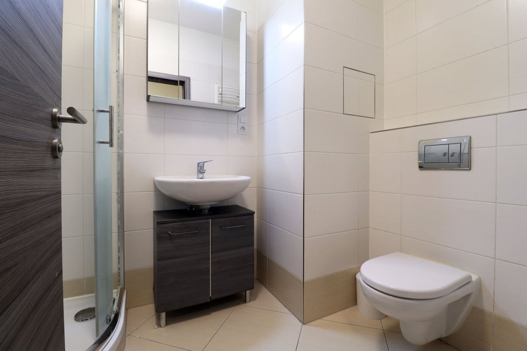 Prenájom bytu 1-izbový 35 m², Hlučkova, Praha, Praha Prenájom bytu 1-izbový 35 m², Hlučkova, Praha, Praha
