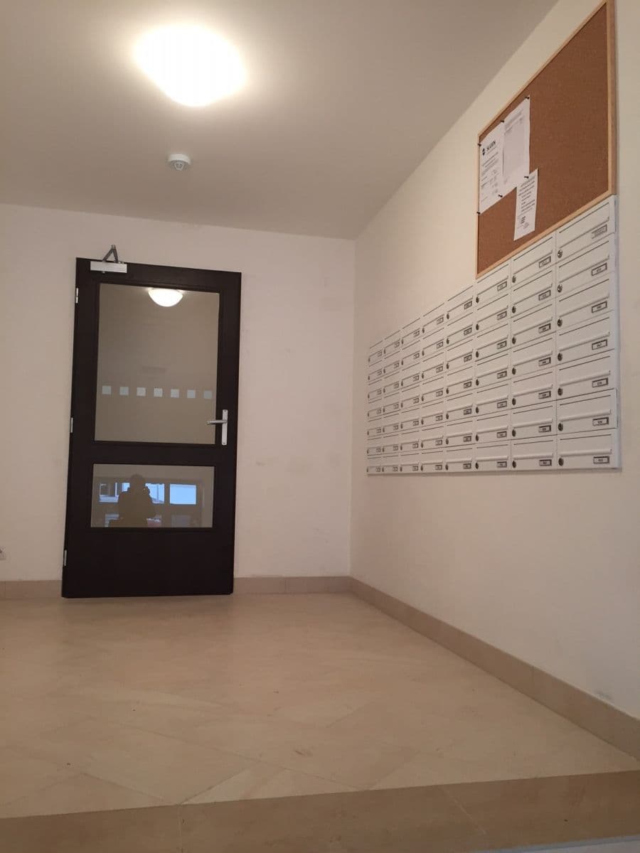 Prenájom bytu 1-izbový 35 m², Modenská, Praha, Praha Prenájom bytu 1-izbový 35 m², Modenská, Praha, Praha