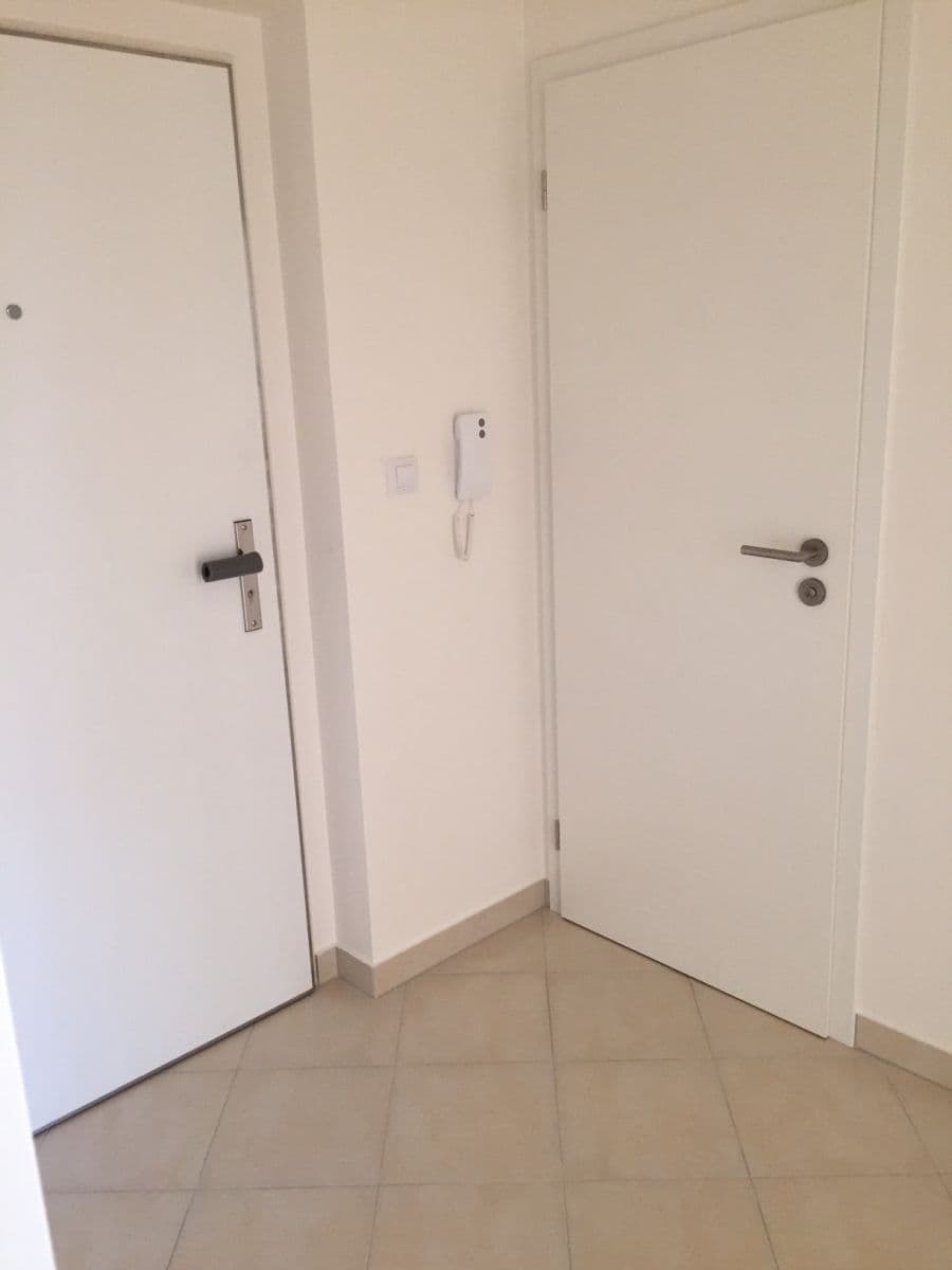 Prenájom bytu 1-izbový 35 m², Modenská, Praha, Praha Prenájom bytu 1-izbový 35 m², Modenská, Praha, Praha