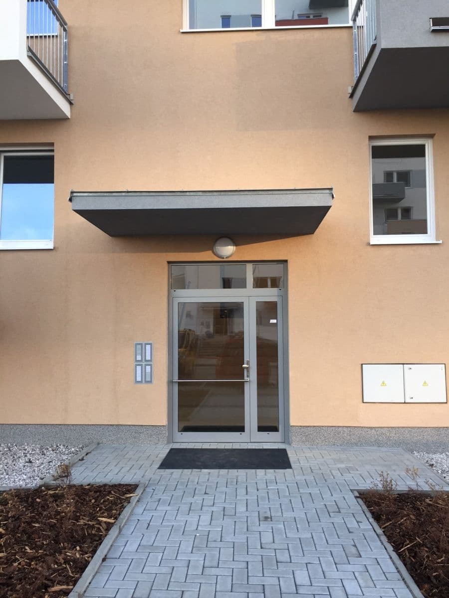 Prenájom bytu 1-izbový 35 m², Modenská, Praha, Praha Prenájom bytu 1-izbový 35 m², Modenská, Praha, Praha