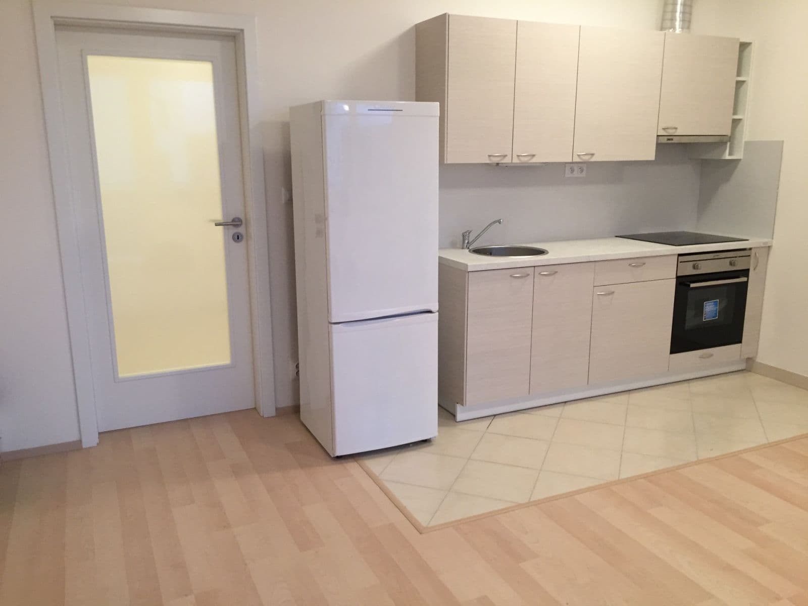 Prenájom bytu 1-izbový 35 m², Modenská, Praha, Praha Prenájom bytu 1-izbový 35 m², Modenská, Praha, Praha