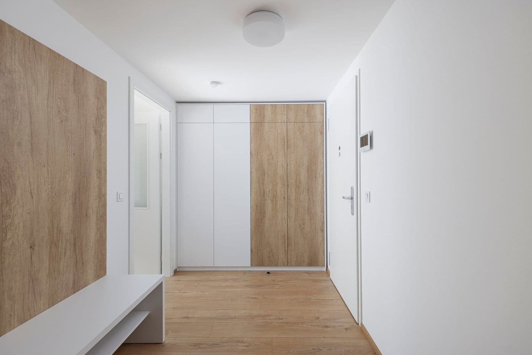 Prenájom bytu 1-izbový 33 m², Nebřenická, Praha, Praha Prenájom bytu 1-izbový 33 m², Nebřenická, Praha, Praha
