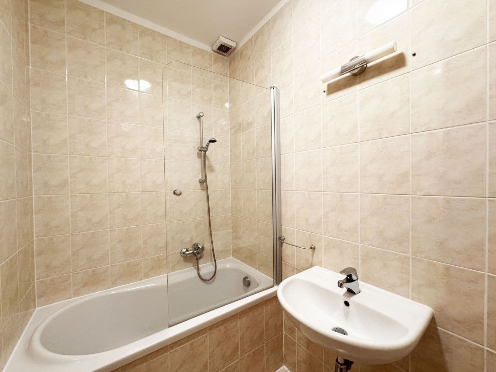 Prenájom bytu 3-izbový 80 m², Libušská, Praha, Praha Prenájom bytu 3-izbový 80 m², Libušská, Praha, Praha