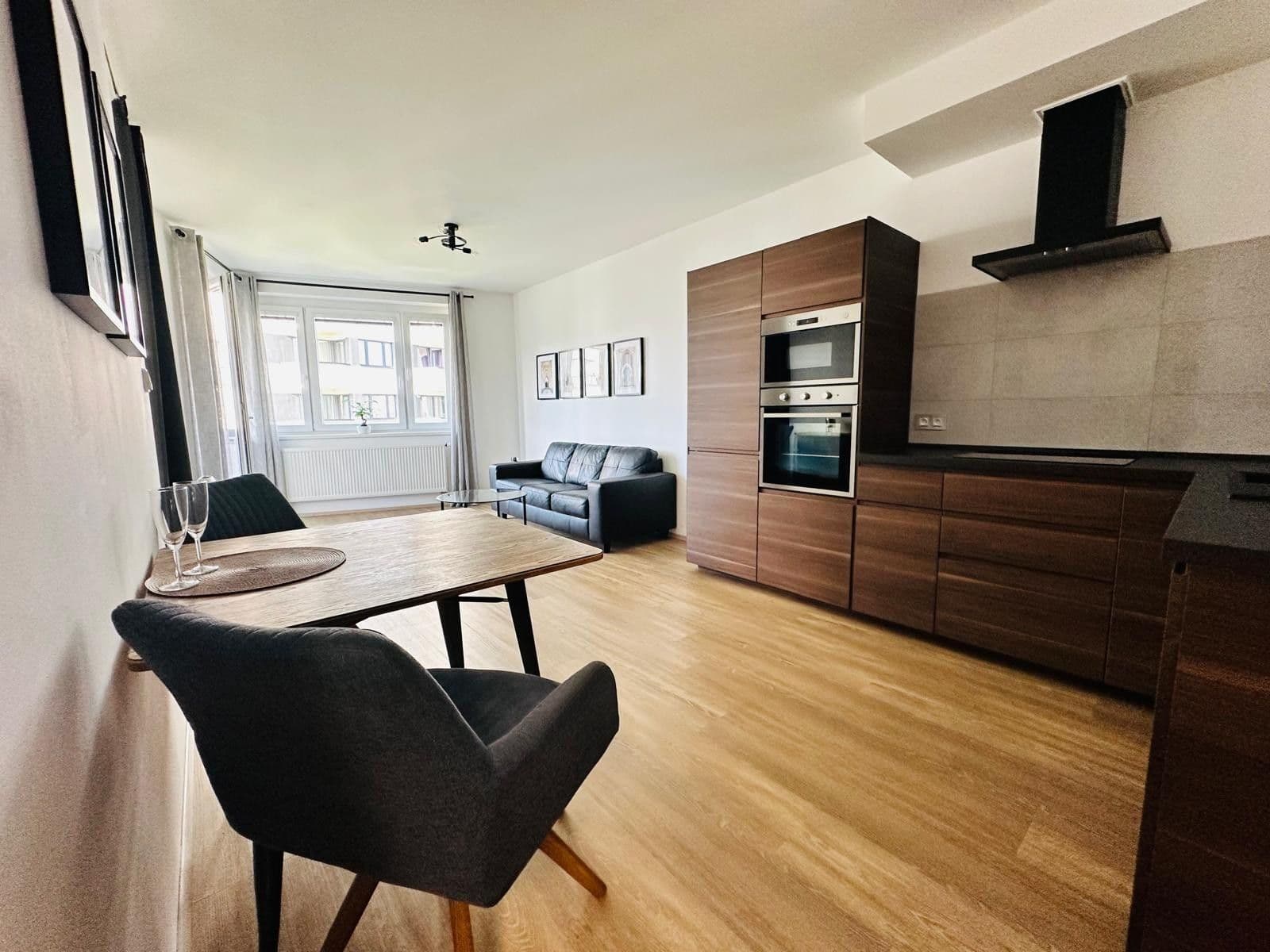 Prenájom bytu 2-izbový 58 m², Makedonská, Praha, Praha Prenájom bytu 2-izbový 58 m², Makedonská, Praha, Praha