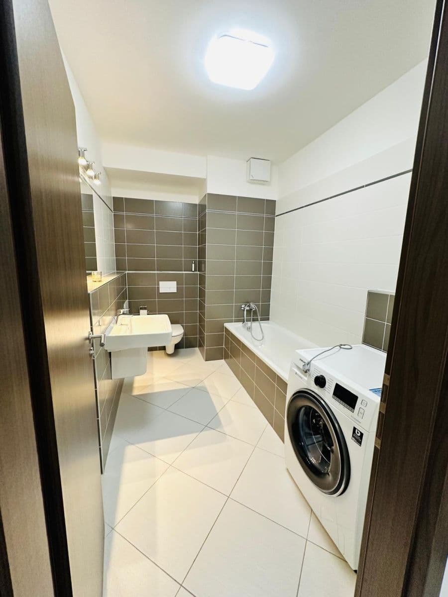 Prenájom bytu 2-izbový 58 m², Makedonská, Praha, Praha Prenájom bytu 2-izbový 58 m², Makedonská, Praha, Praha