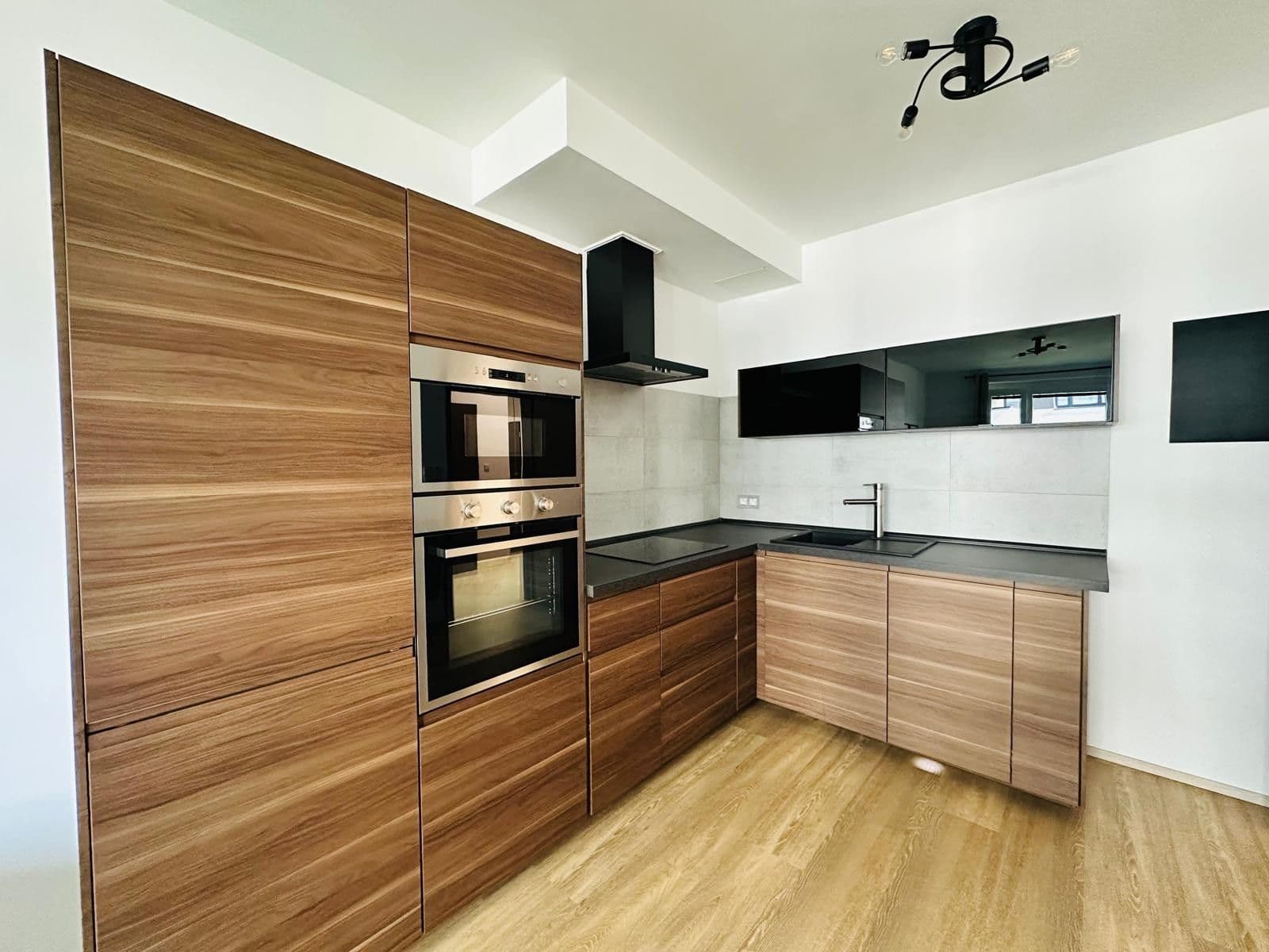 Prenájom bytu 2-izbový 58 m², Makedonská, Praha, Praha Prenájom bytu 2-izbový 58 m², Makedonská, Praha, Praha
