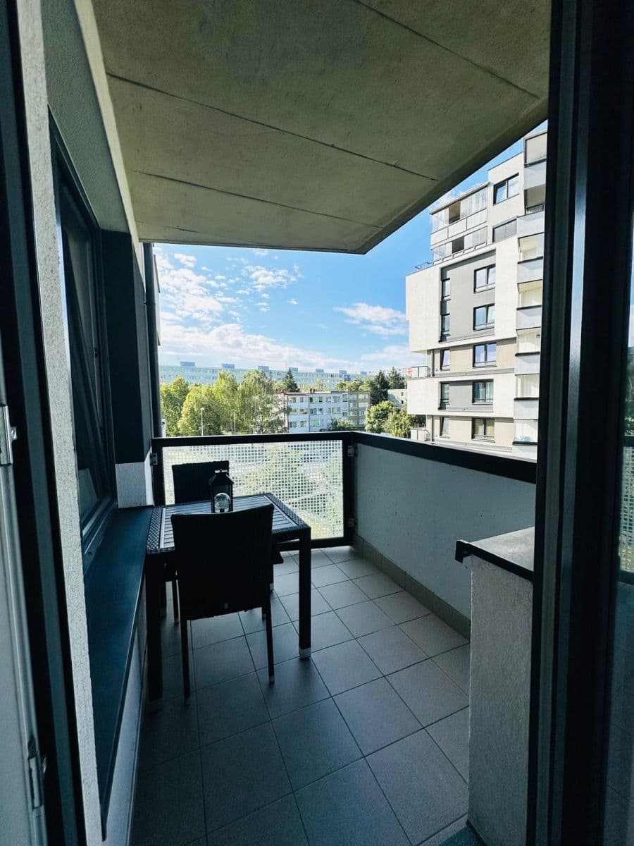Prenájom bytu 2-izbový 58 m², Makedonská, Praha, Praha Prenájom bytu 2-izbový 58 m², Makedonská, Praha, Praha