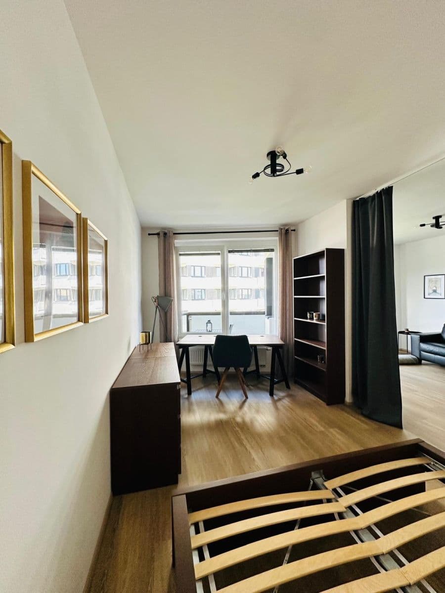Prenájom bytu 2-izbový 58 m², Makedonská, Praha, Praha Prenájom bytu 2-izbový 58 m², Makedonská, Praha, Praha
